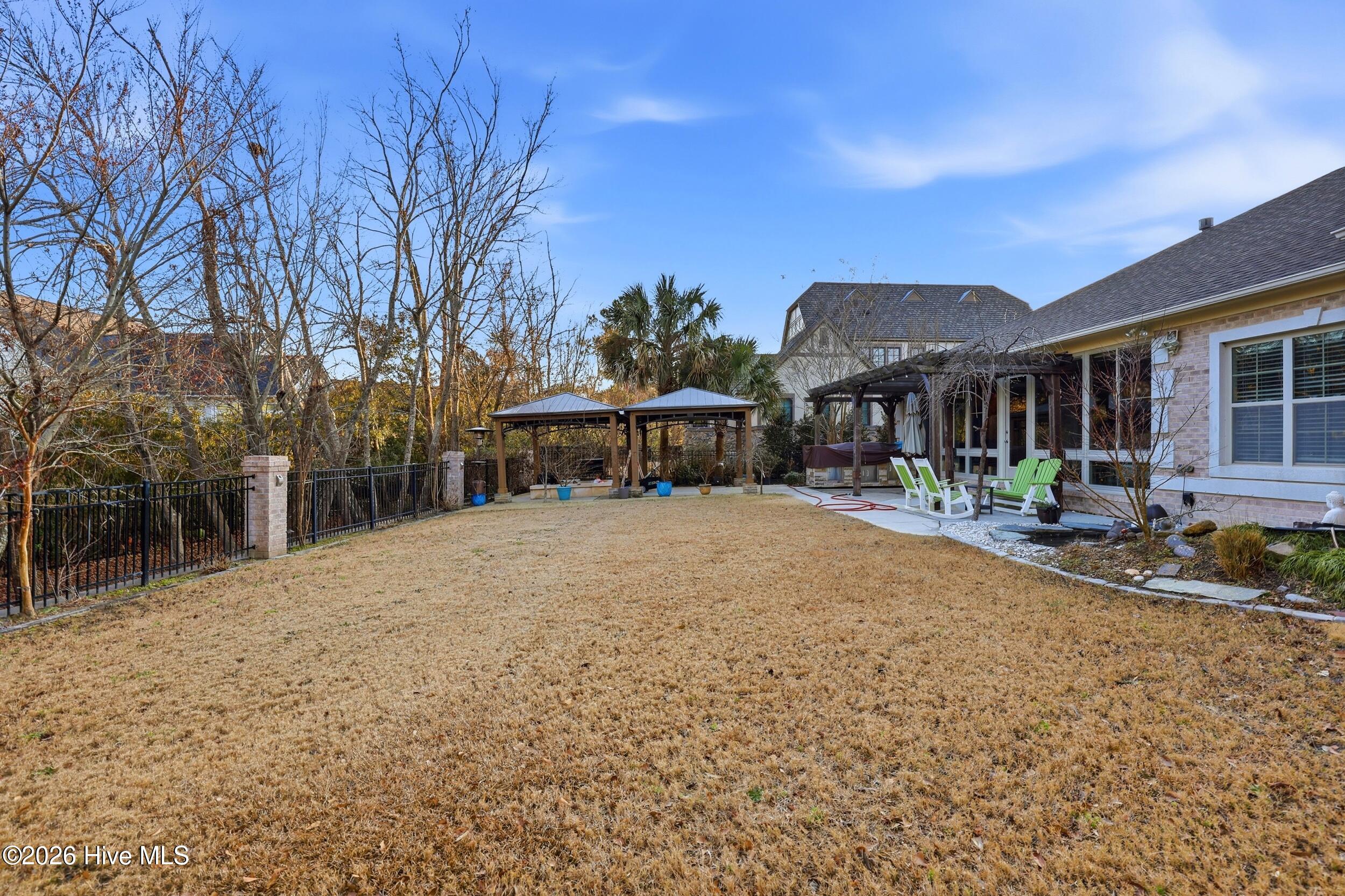 100567048 | Photo 36