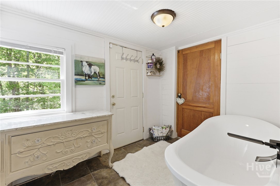 Primary bath with garden soaking tub