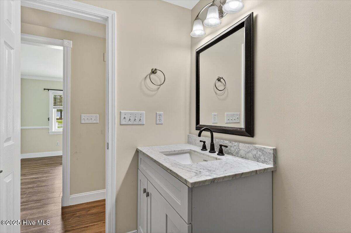 100513703 | Photo 36