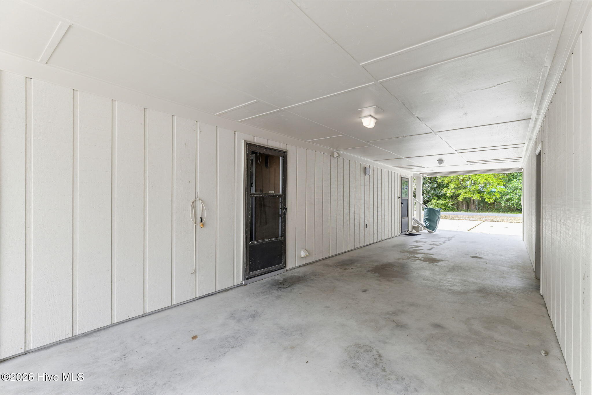 100565875 | Photo 40