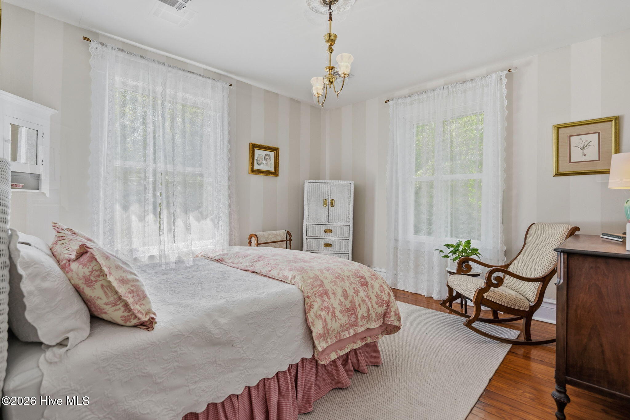 100566277 | Photo 25