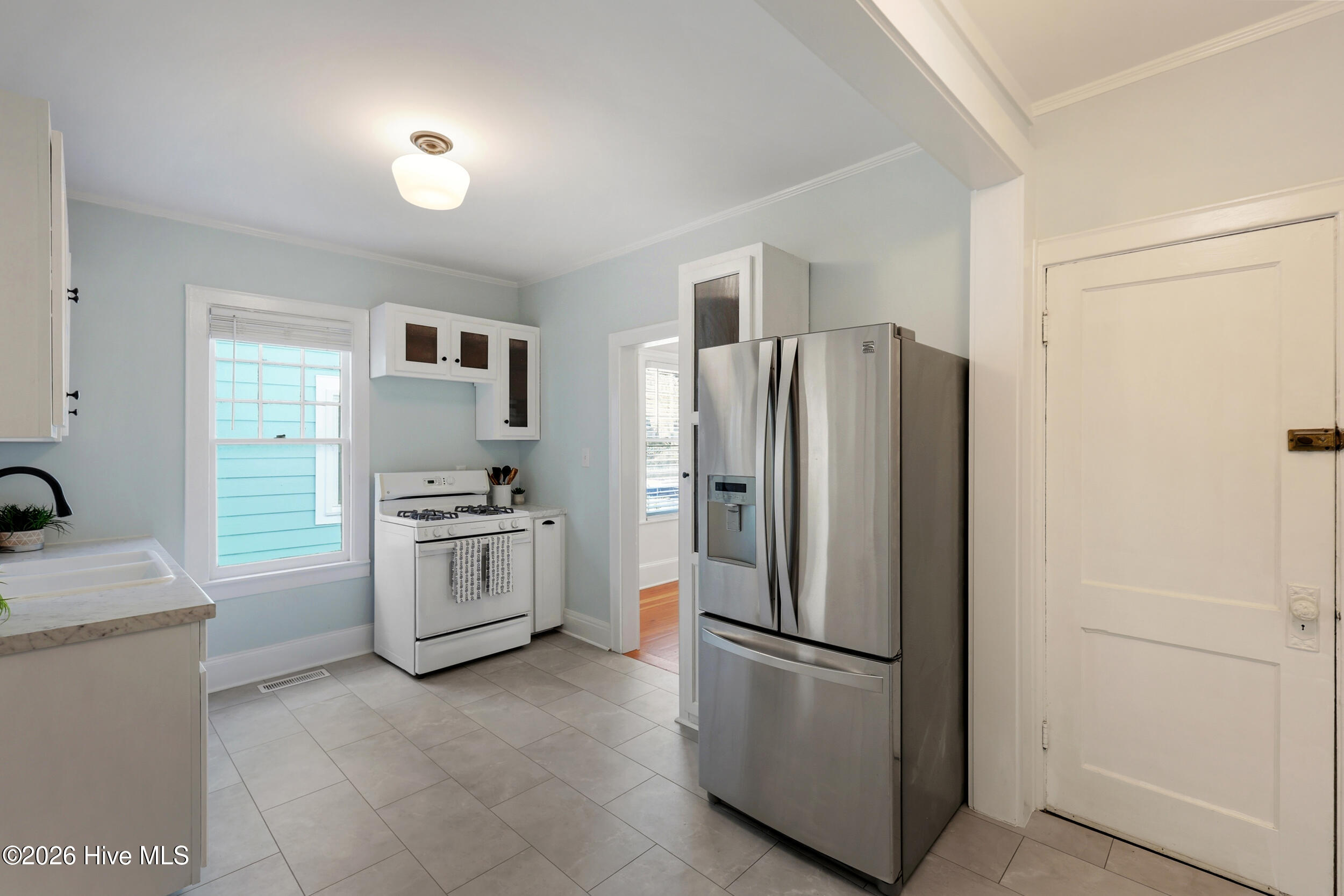 100562398 | Photo 15