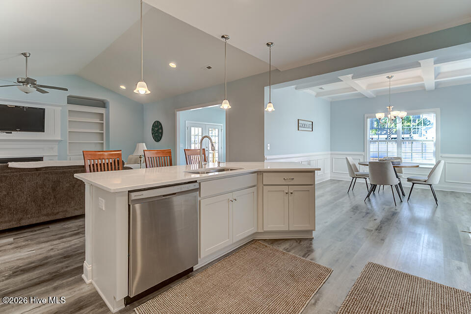 100559873 | Photo 12