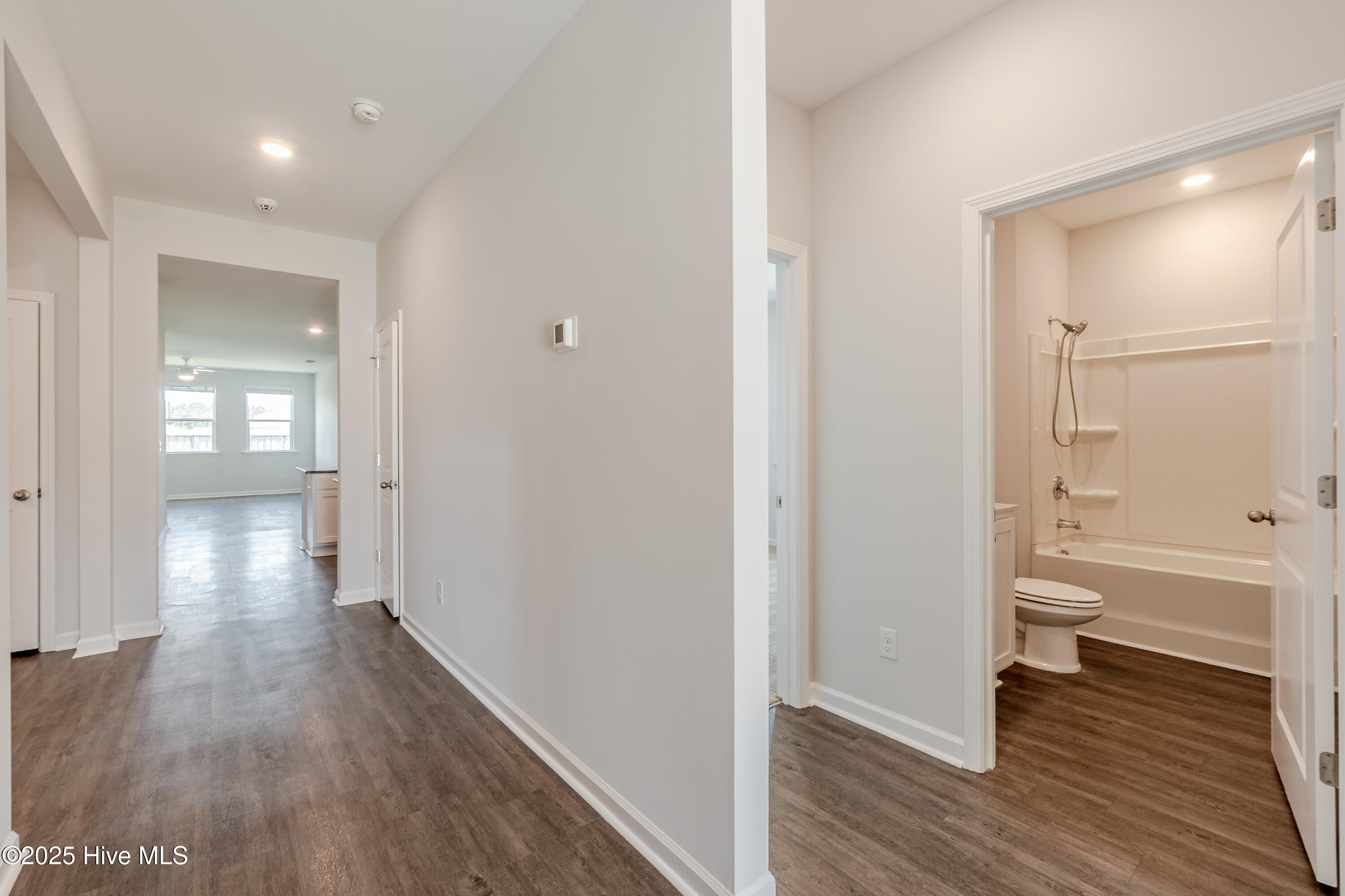 100526053 | Photo 12