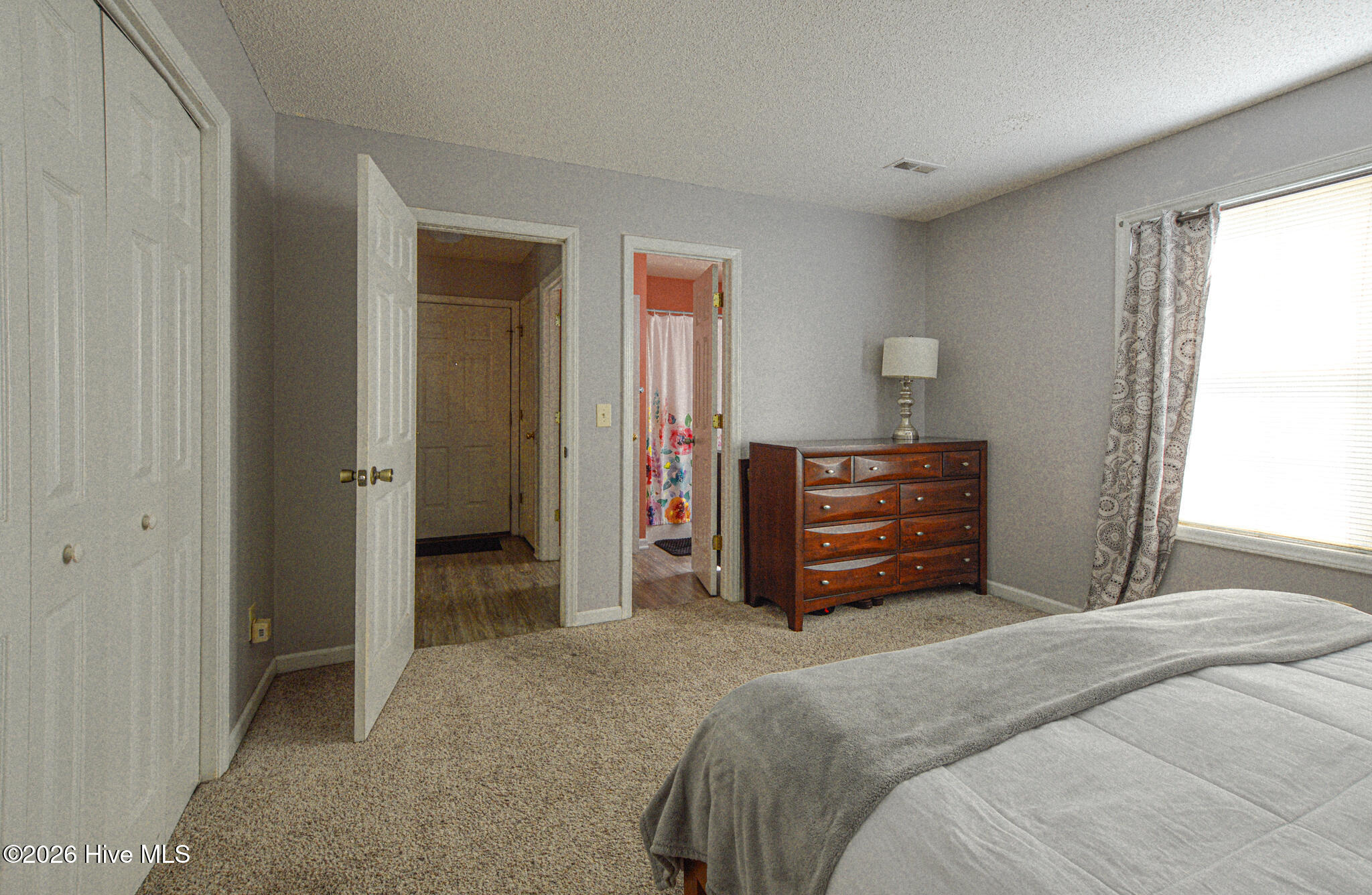 100566990 | Photo 15