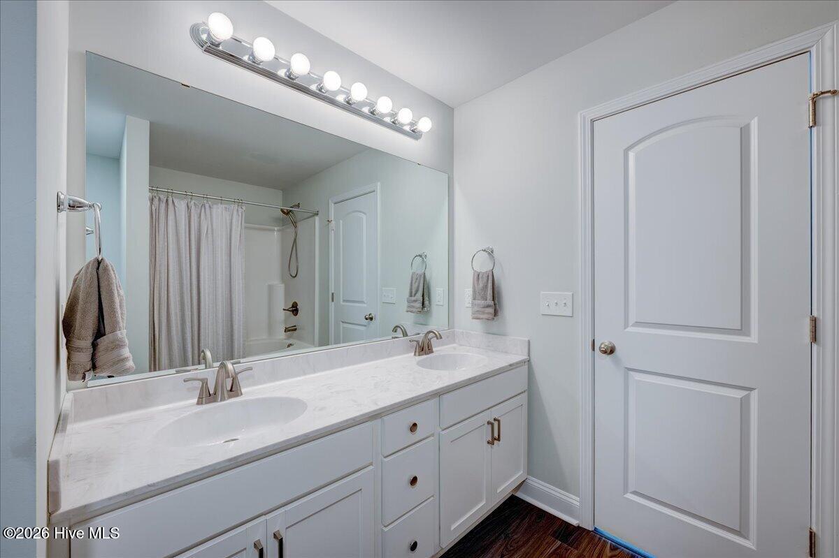 100569767 | Photo 22