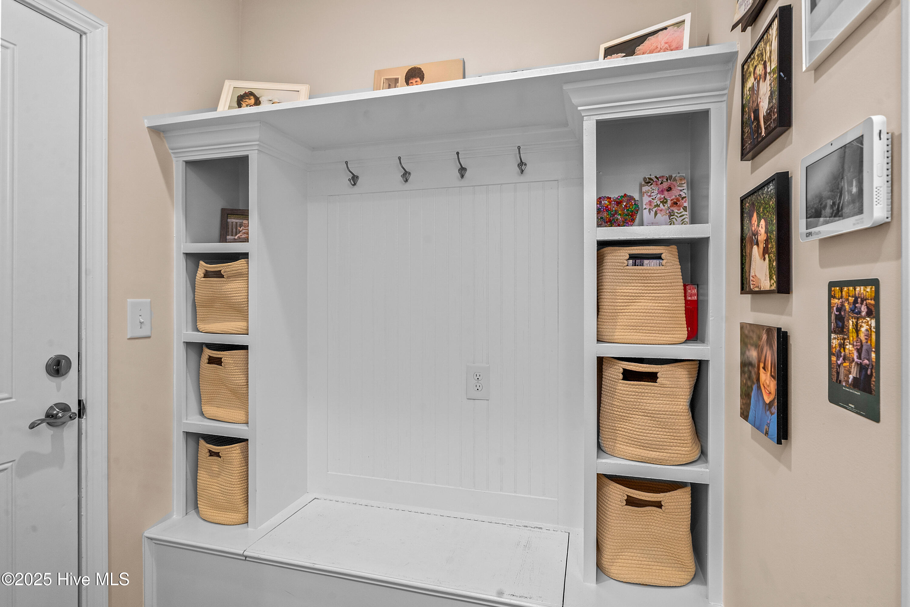 100502305 | Photo 33