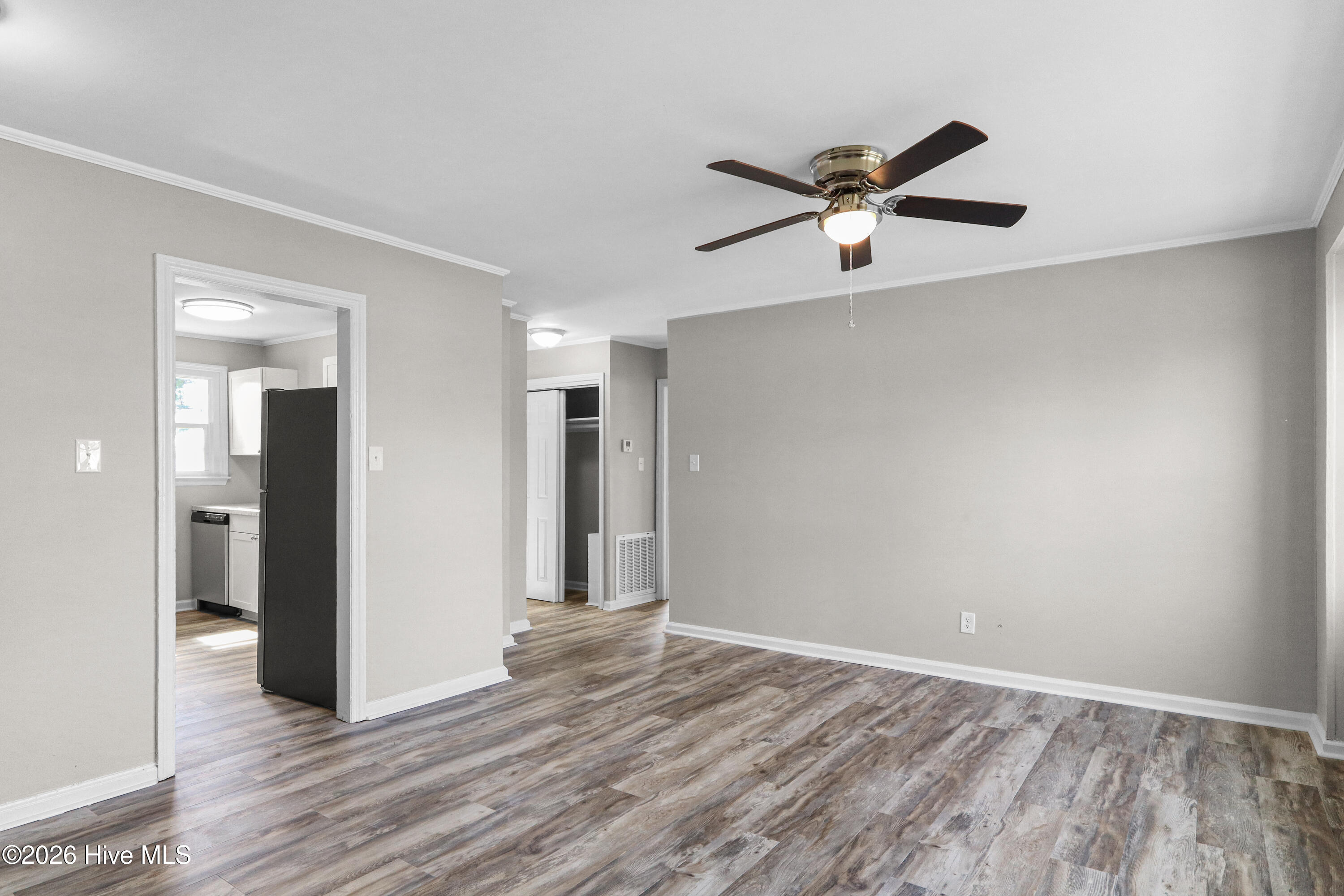 100558793 | Photo 23