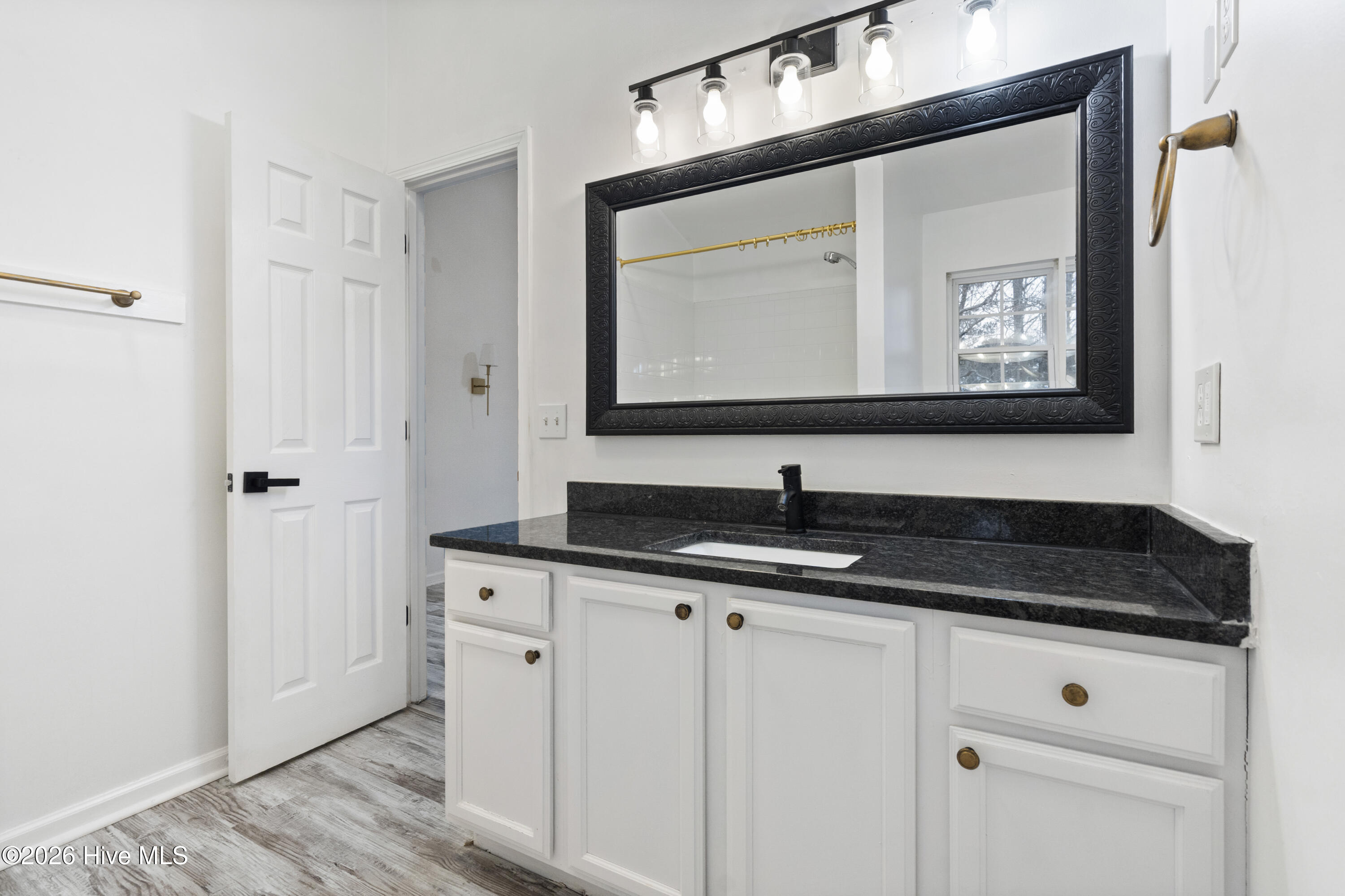 100557847 | Photo 22