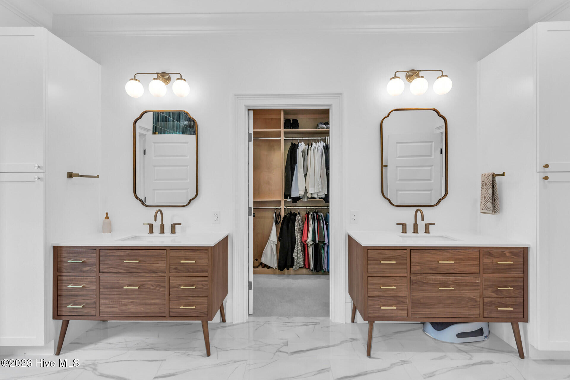 100553549 | Photo 34