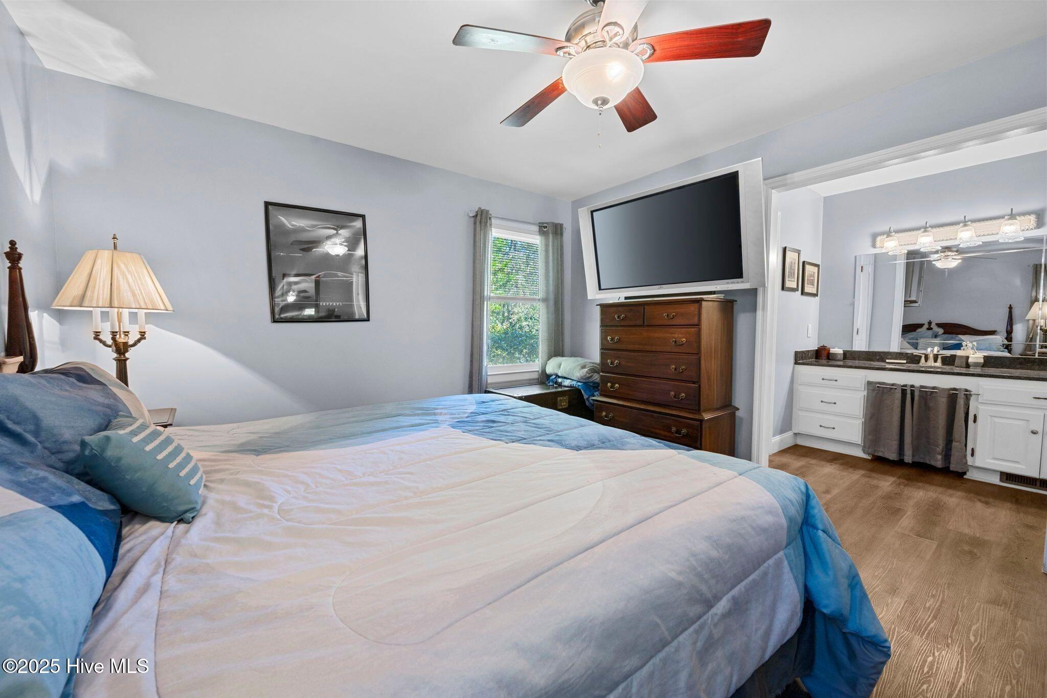 100563455 | Photo 15