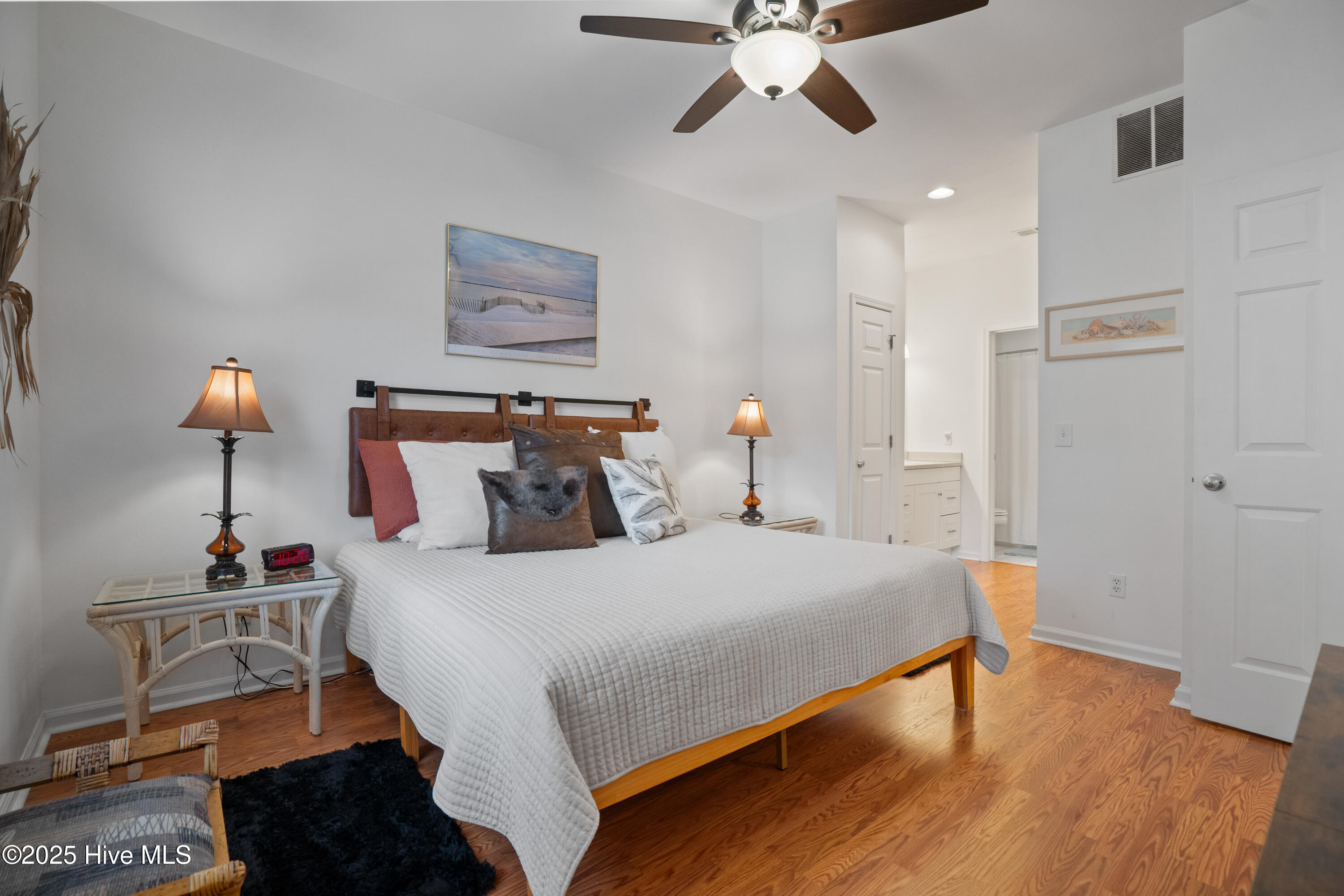 100533725 | Photo 25