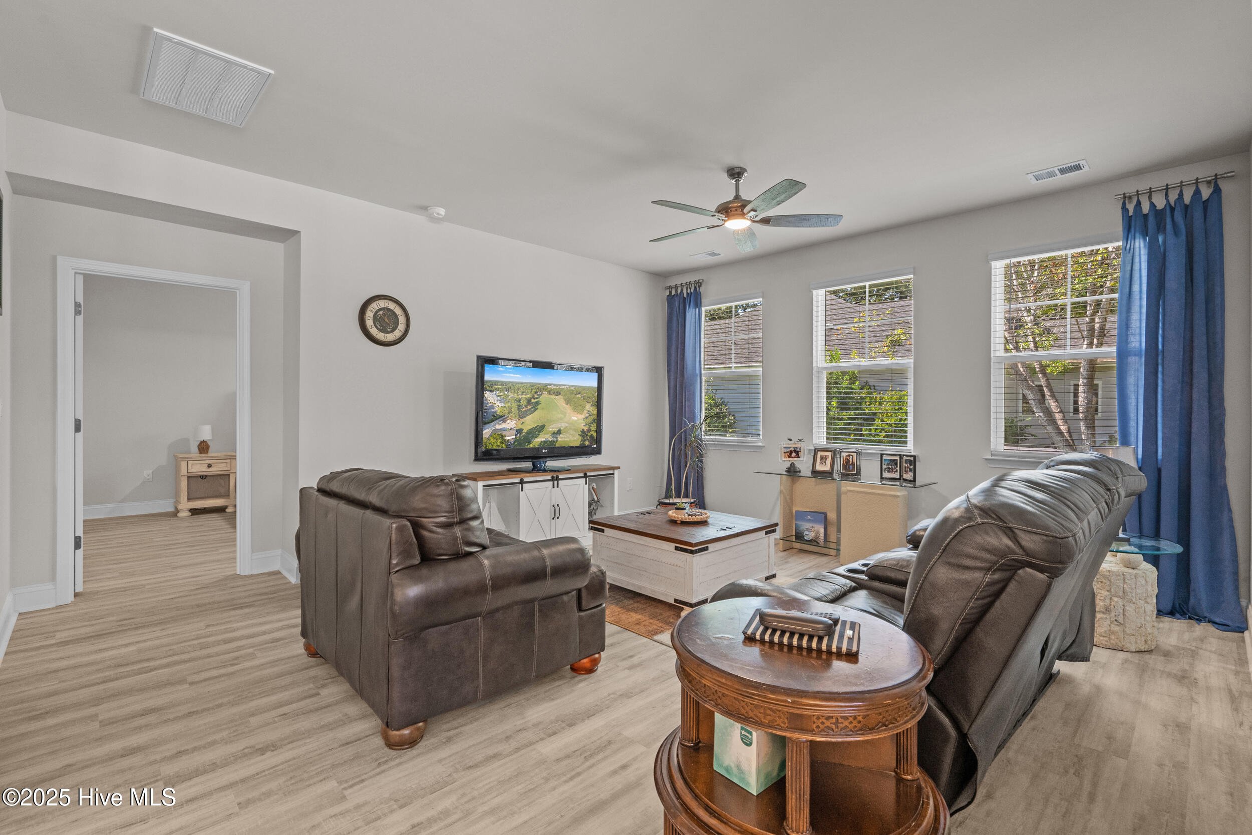 100531761 | Photo 15