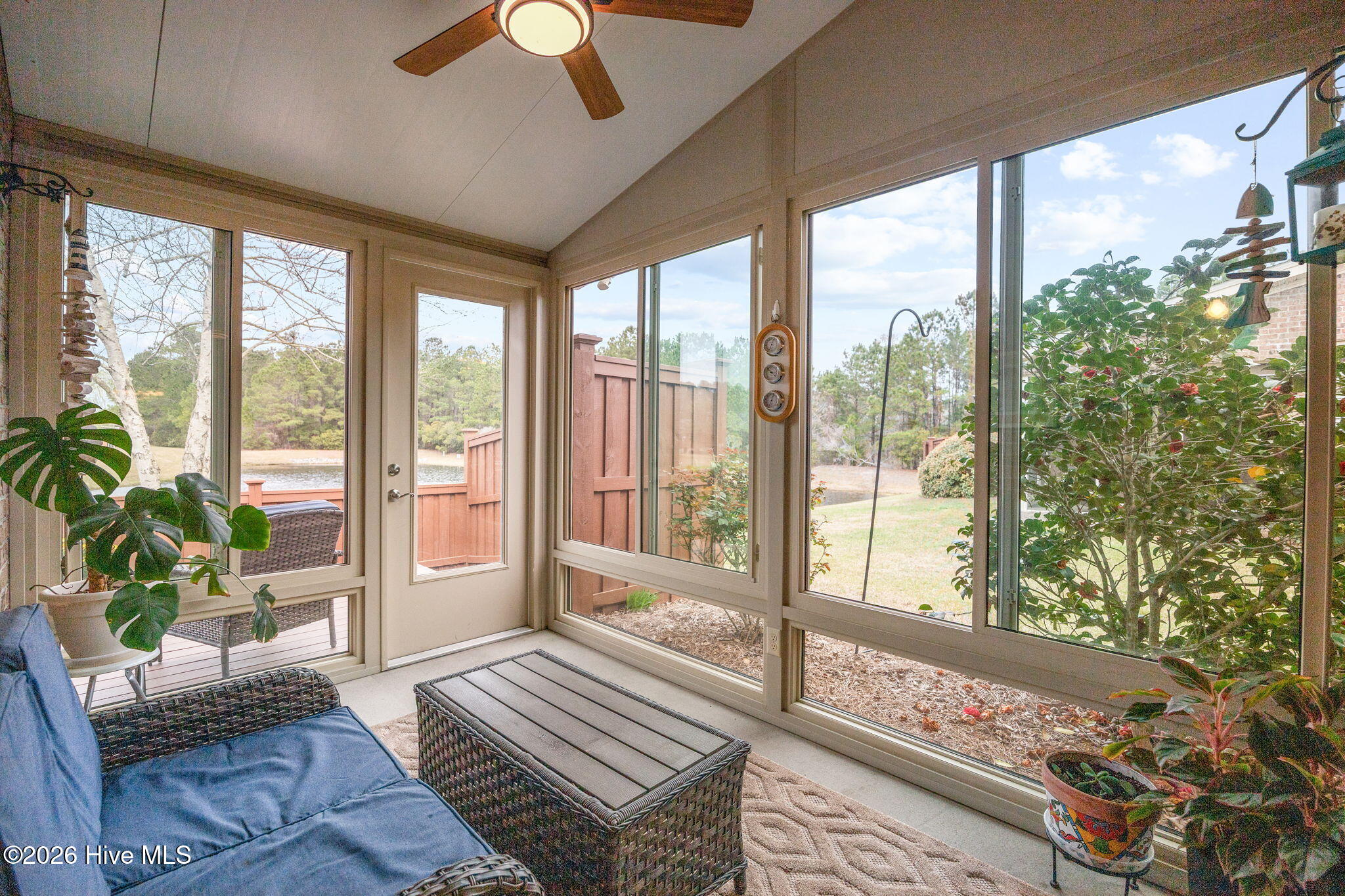 100560017 | Photo 26