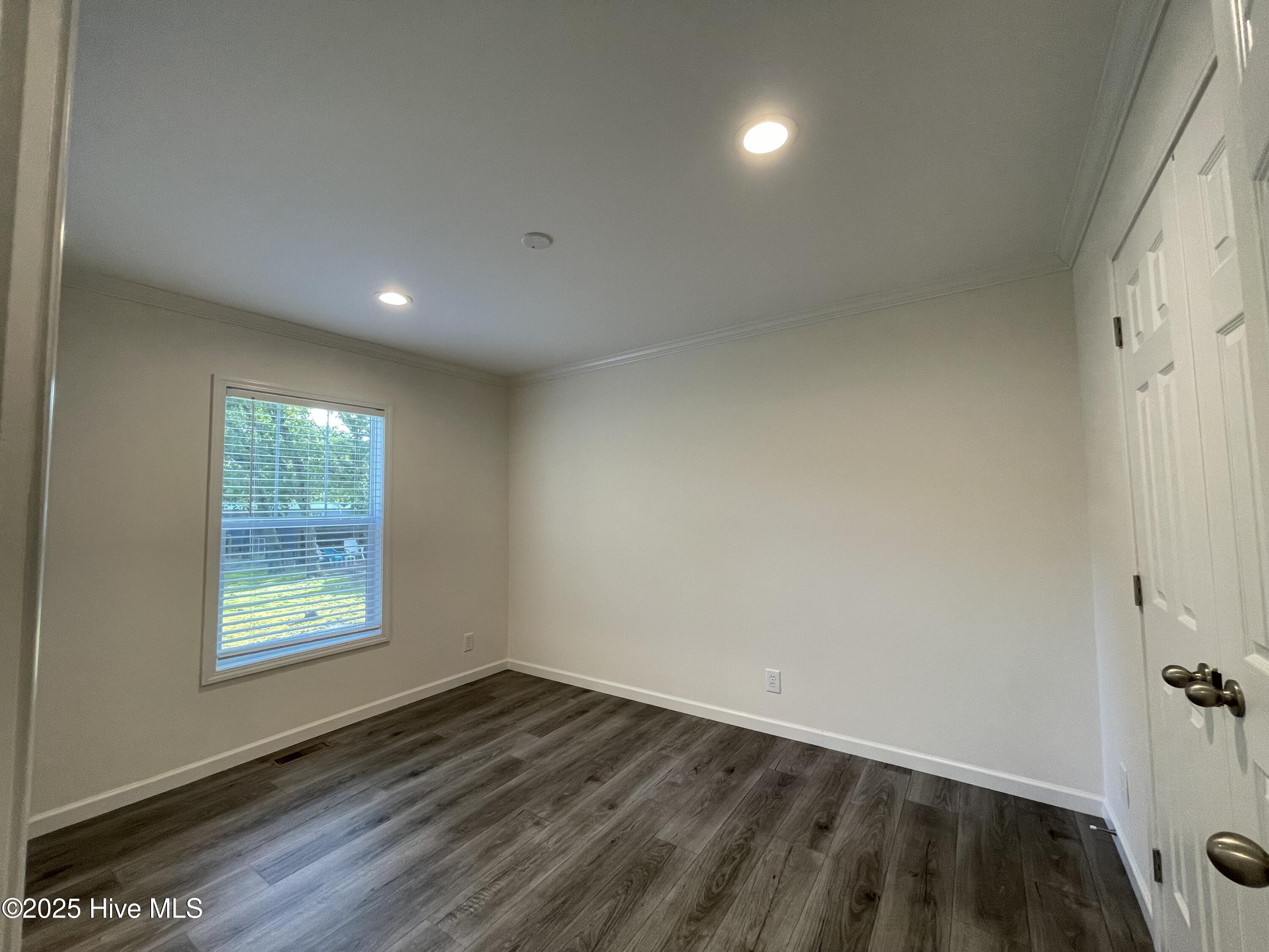 100536186 | Photo 19