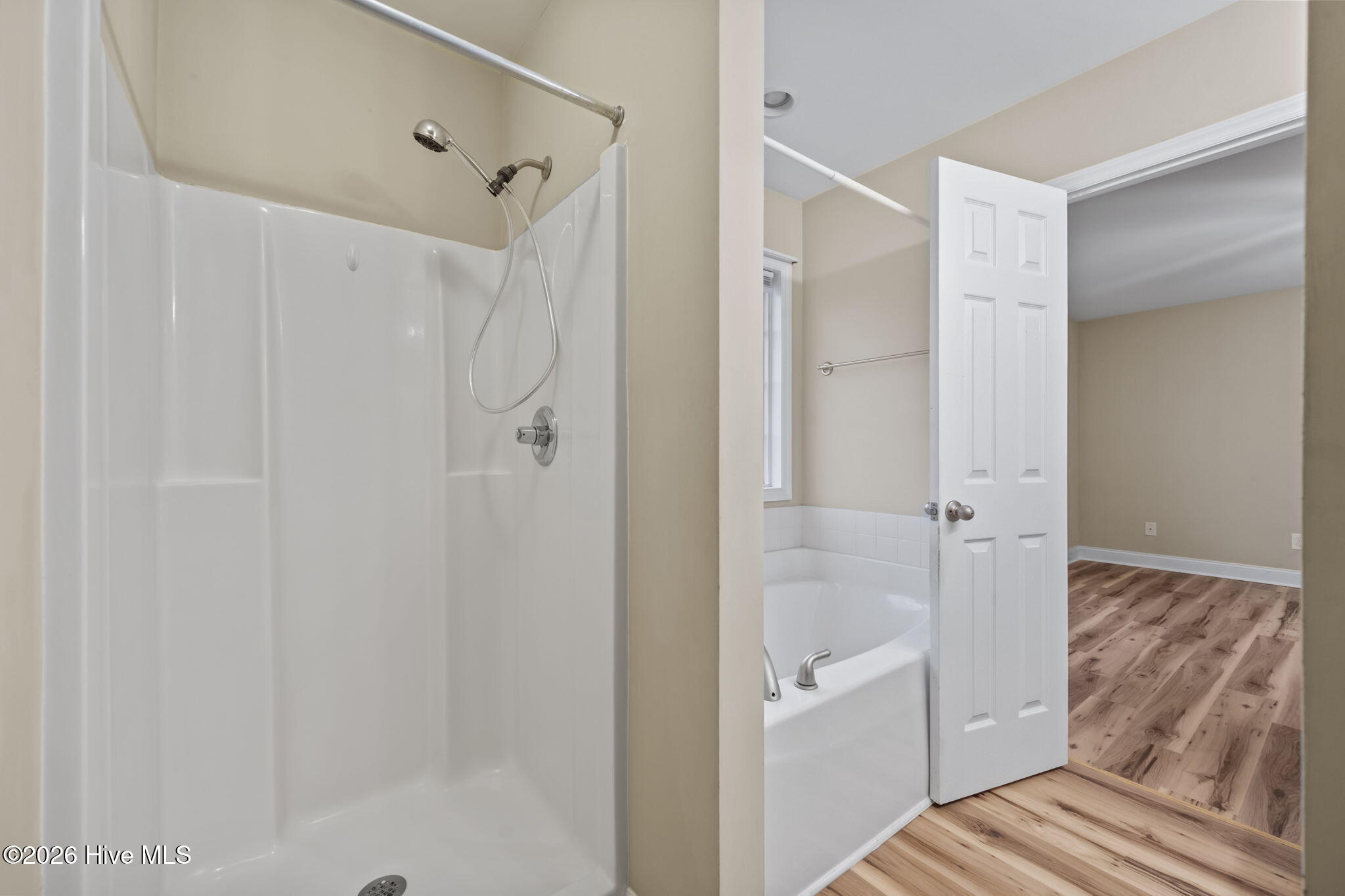 100548708 | Photo 32