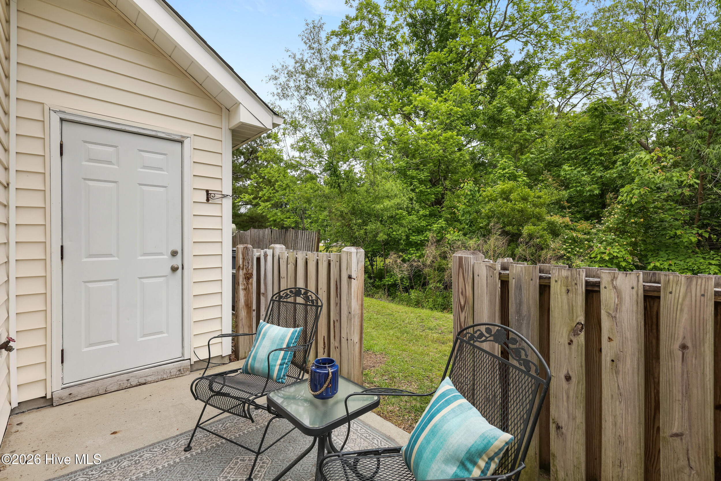 100570550 | Photo 25