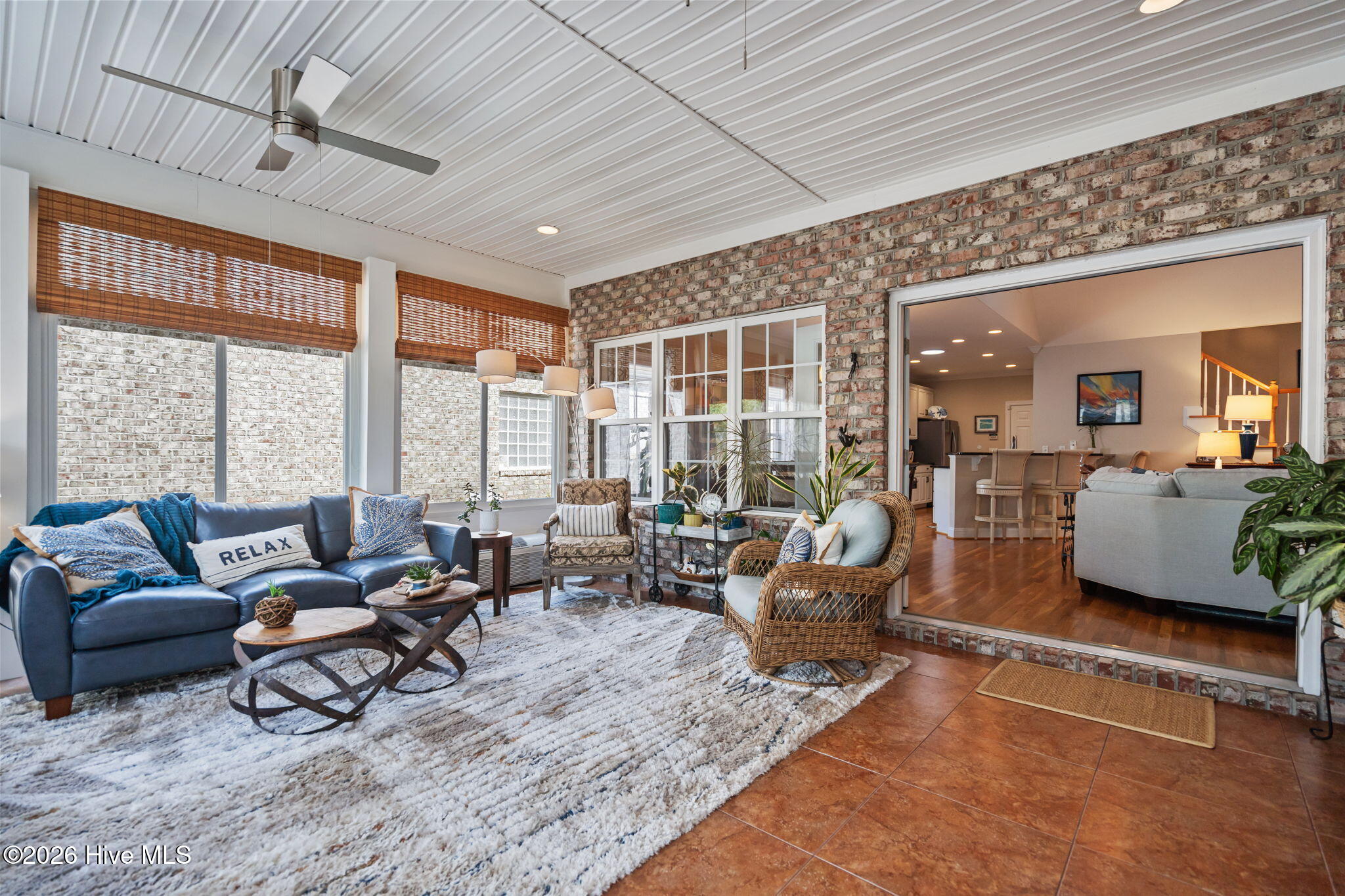 100562248 | Photo 22