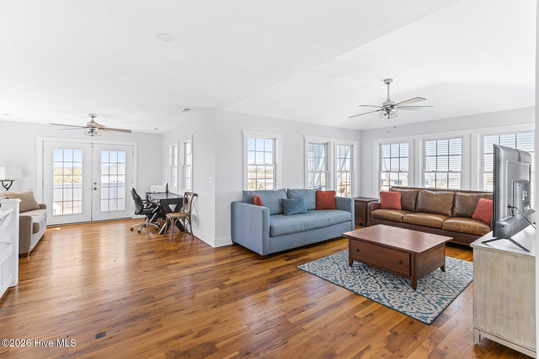 100557261 | Photo 42