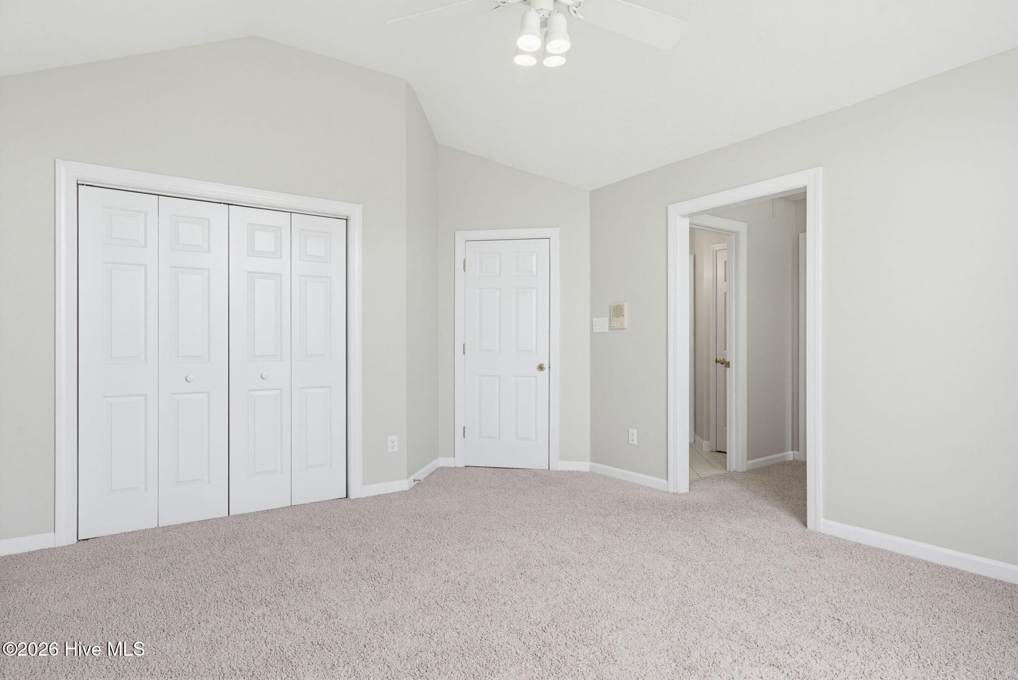 100570266 | Photo 39