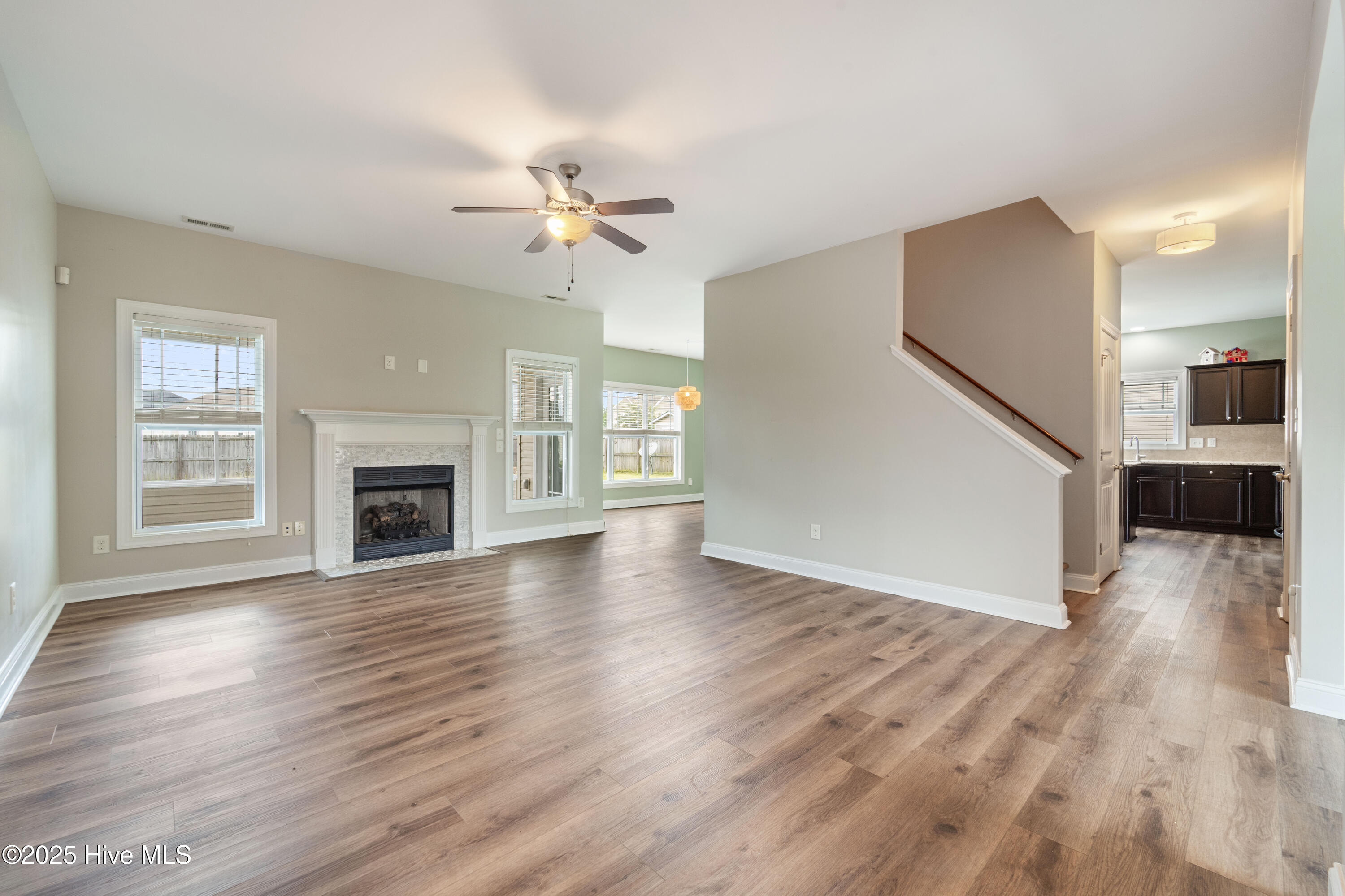 100525842 | Photo 23