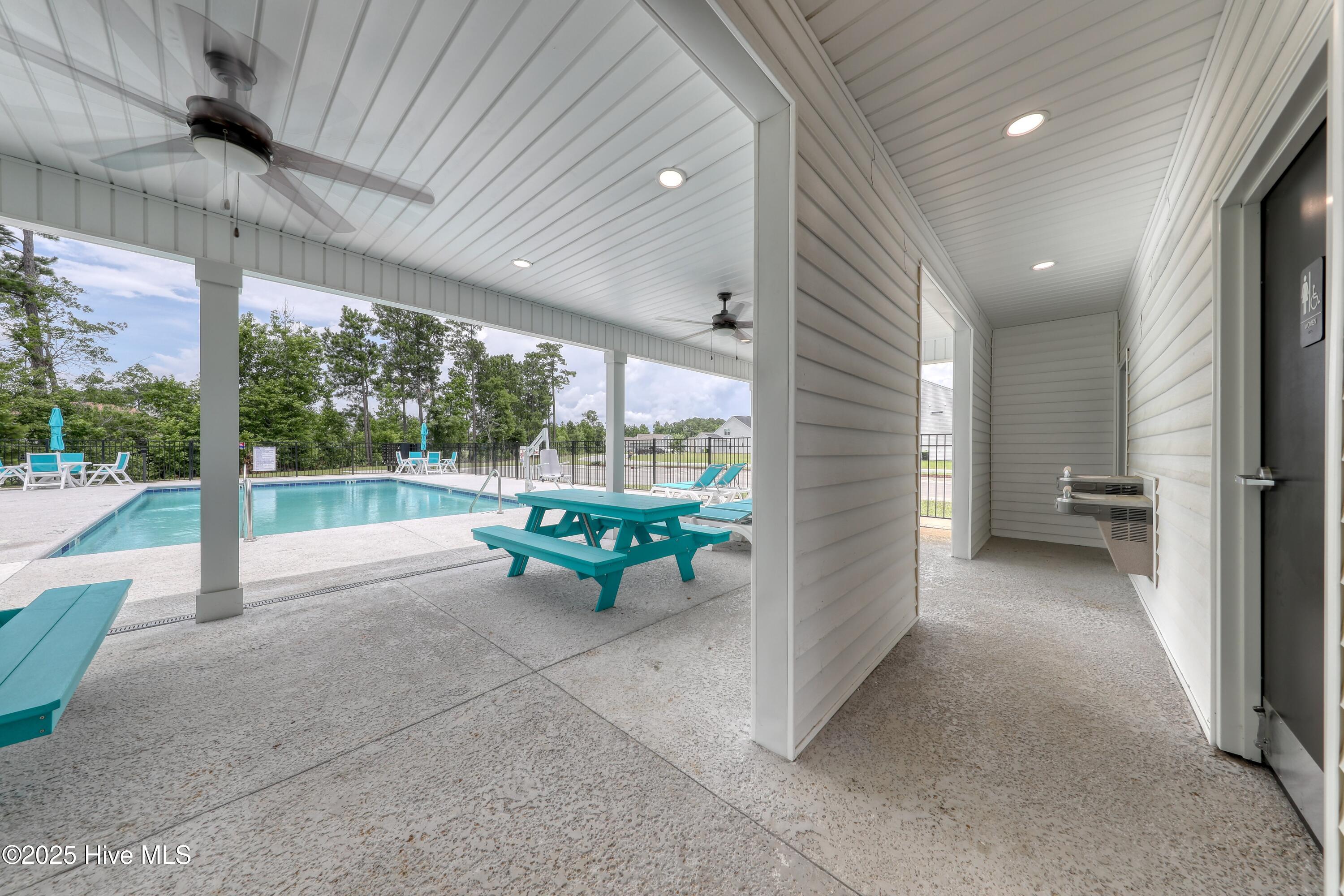 100556820 | Photo 17