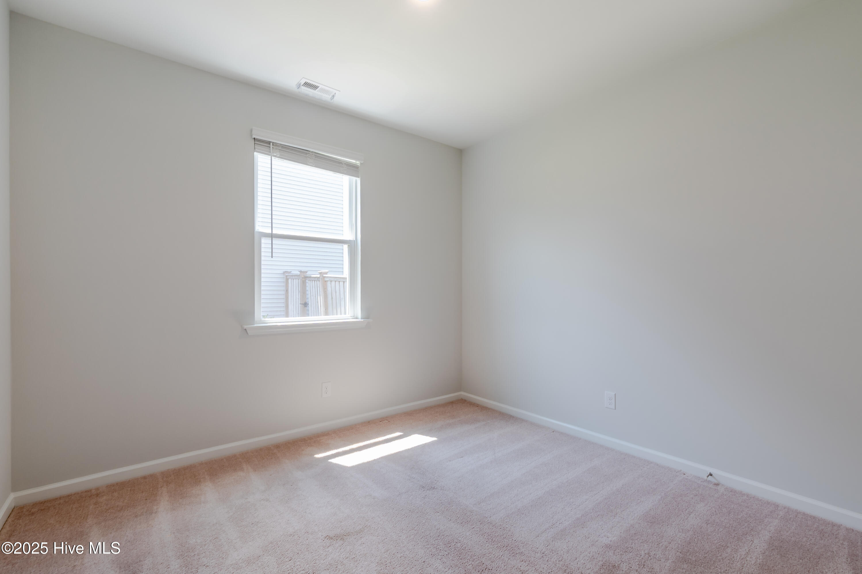 100526053 | Photo 44