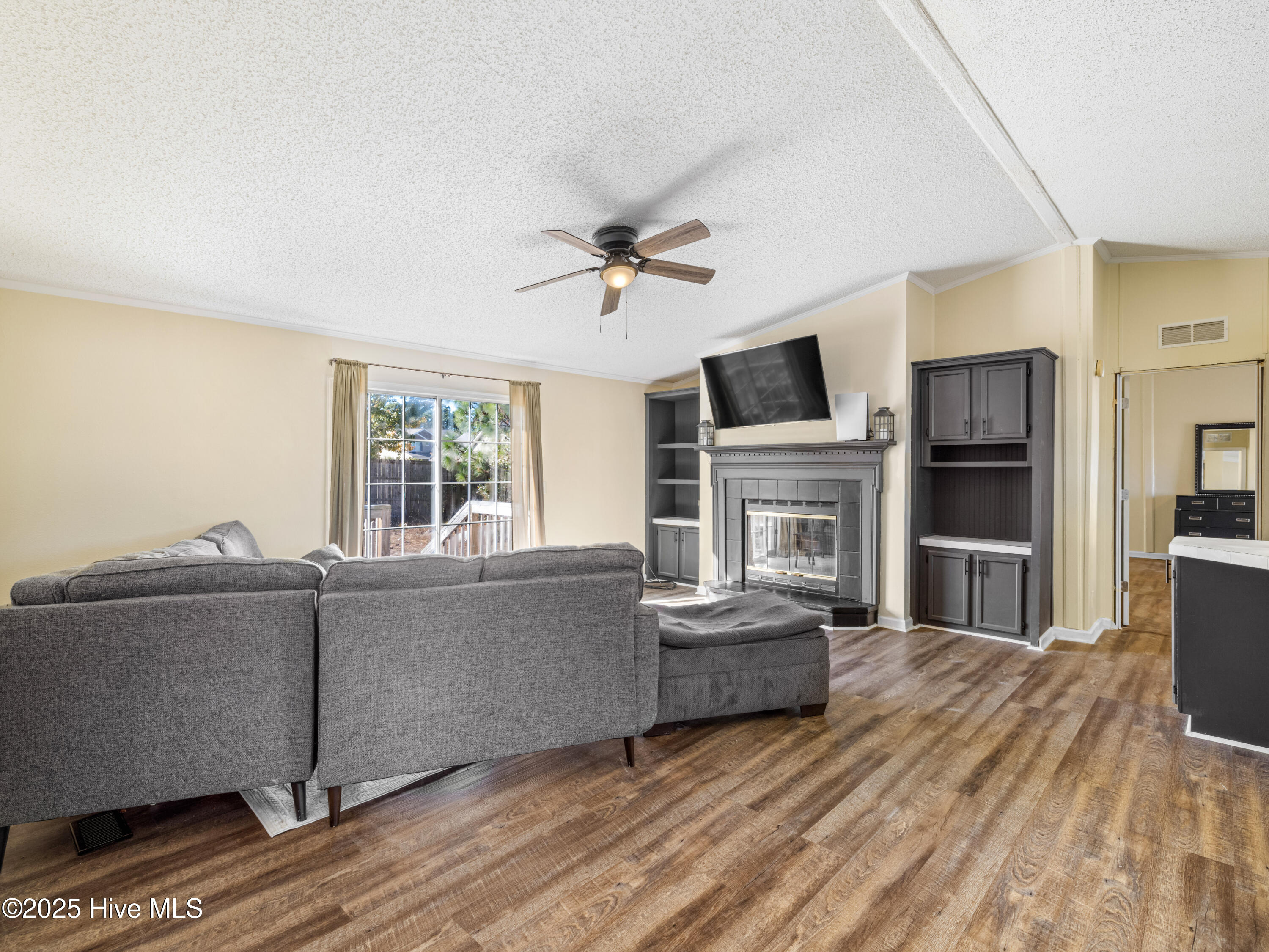 100540090 | Photo 16