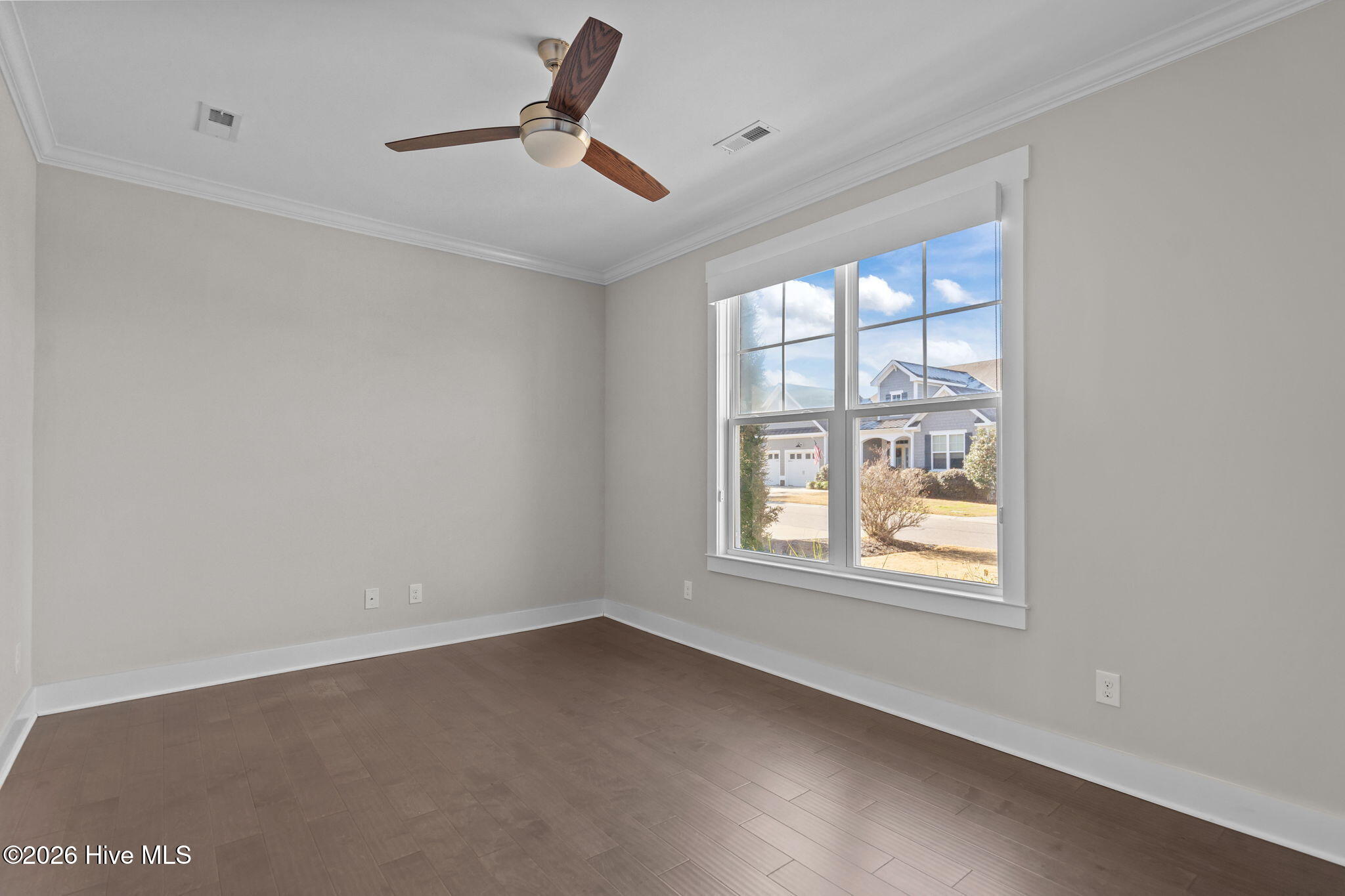 100550410 | Photo 15