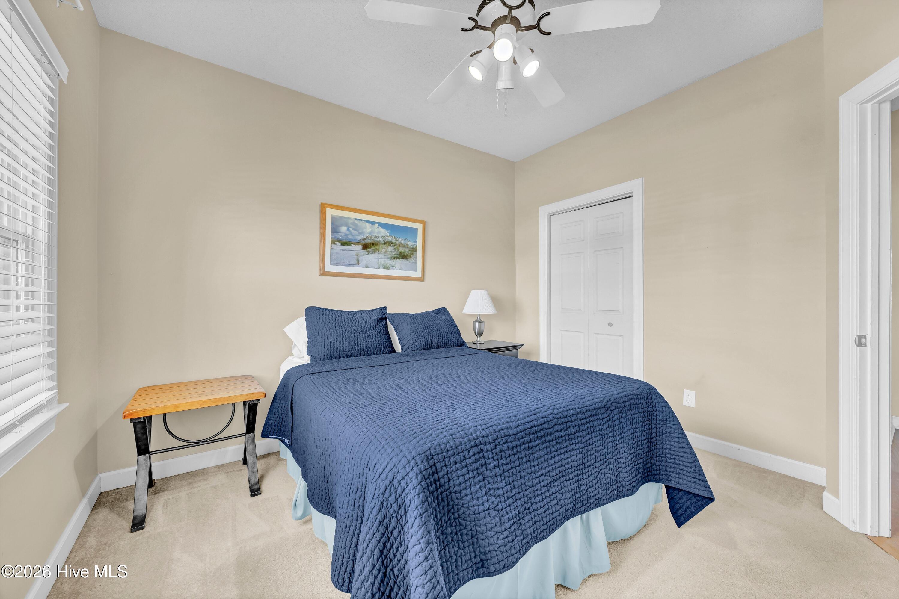 100565343 | Photo 25