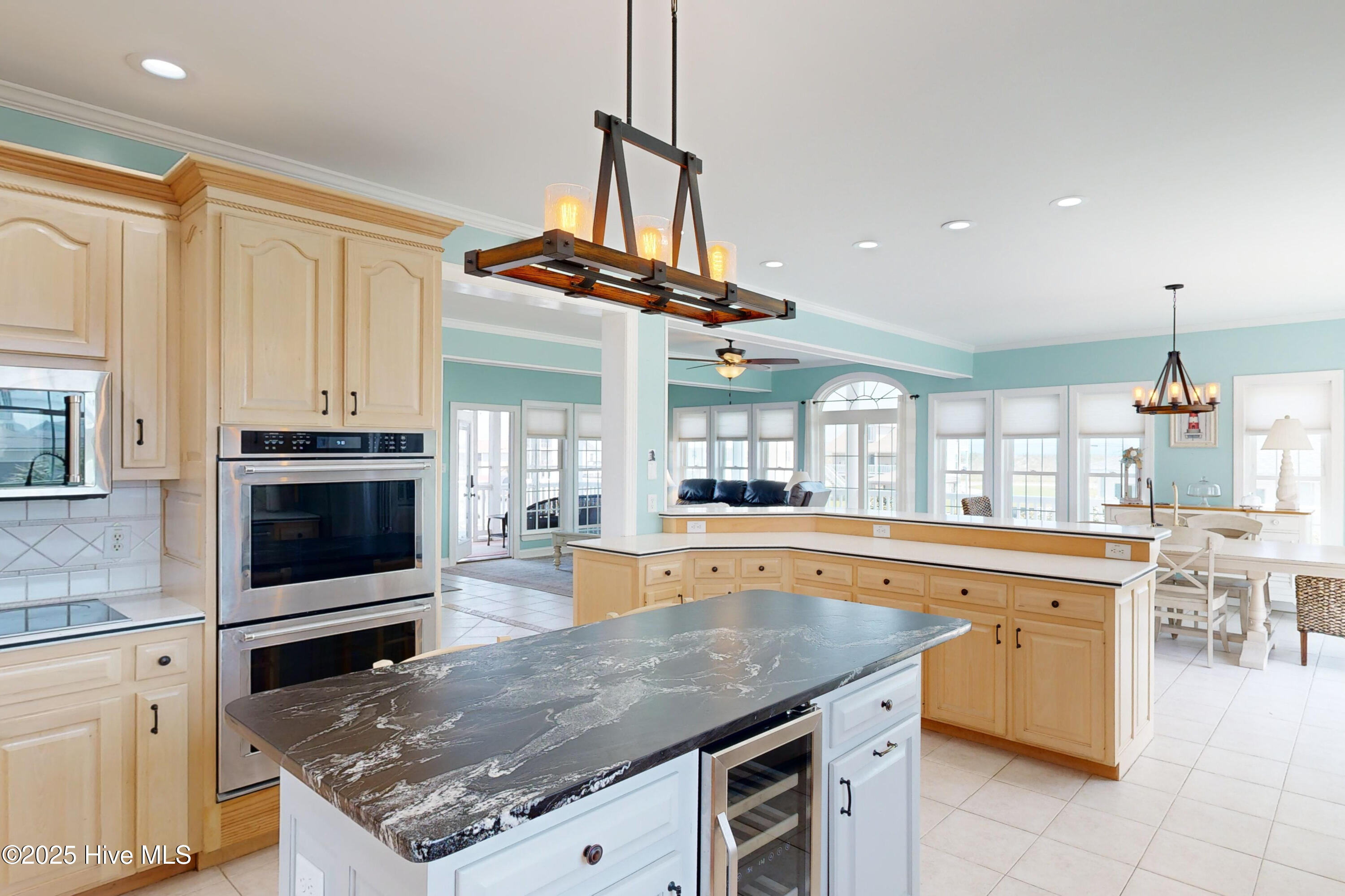 100510837 | Photo 15