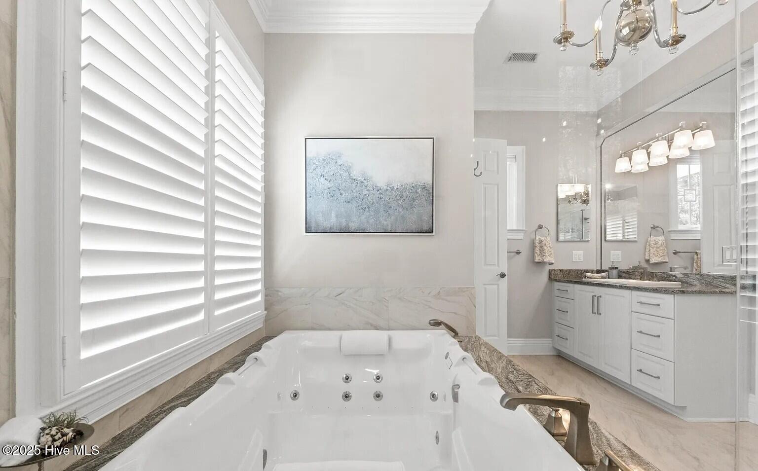 100549580 | Photo 51