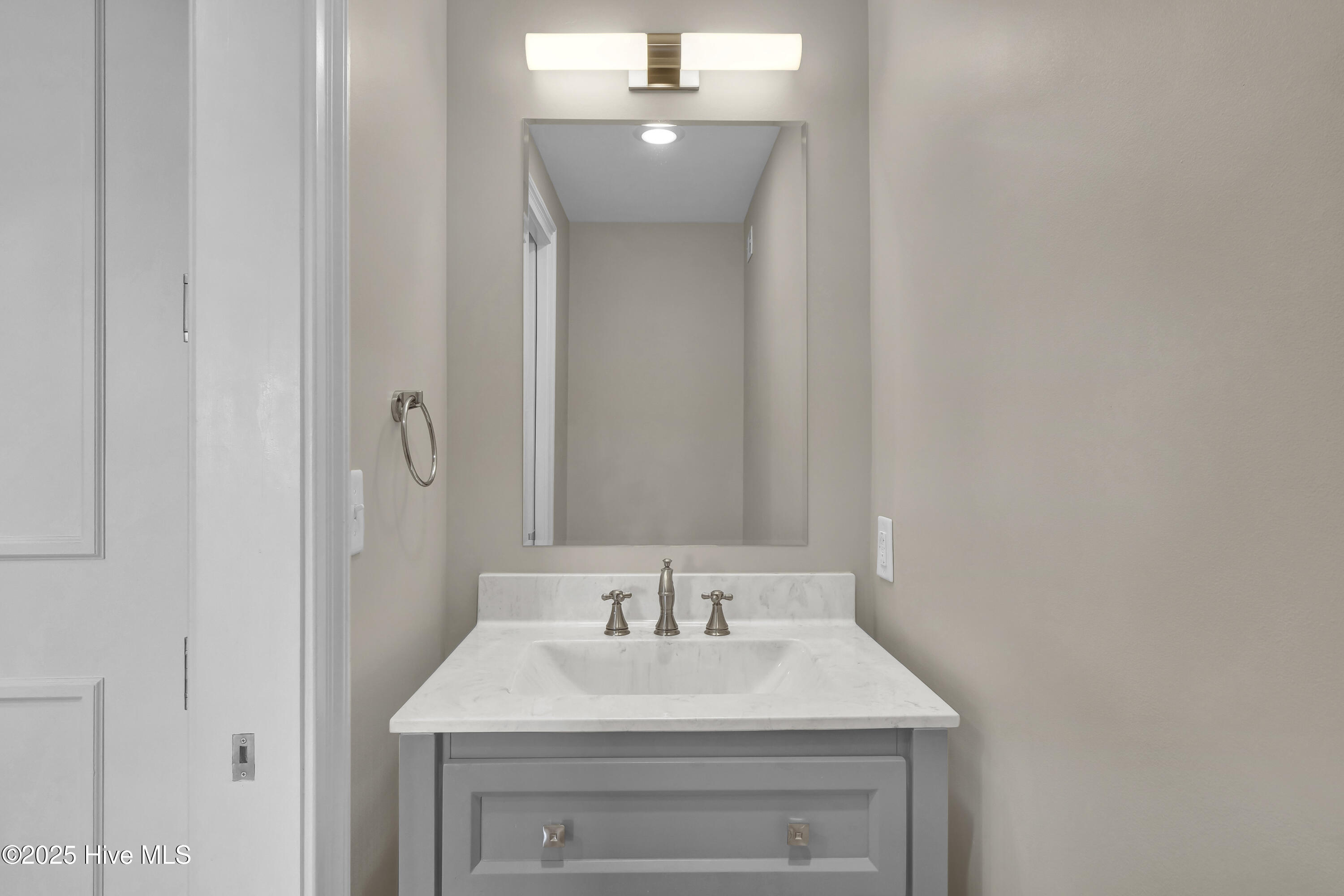 100526322 | Photo 63