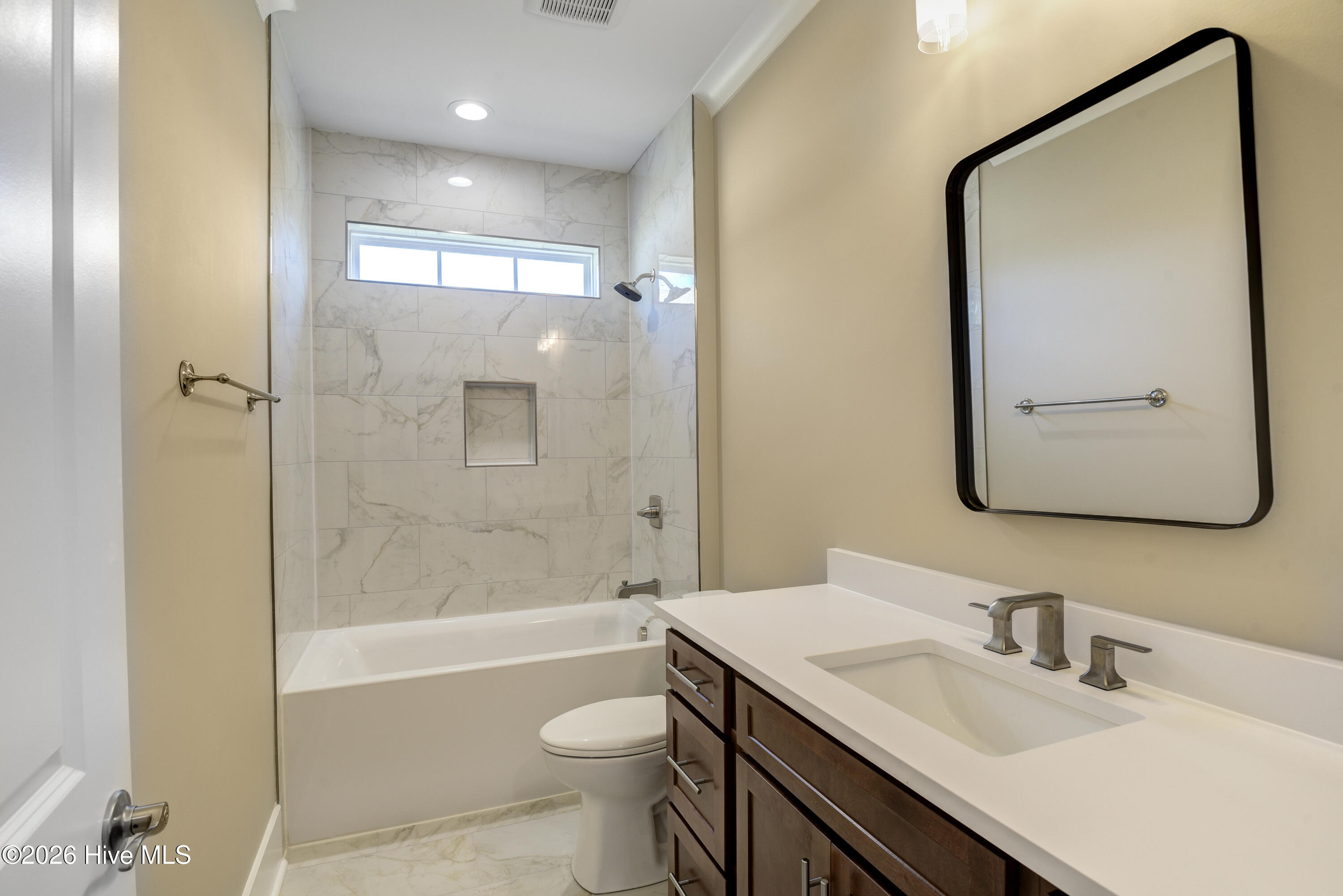 100541947 | Photo 44