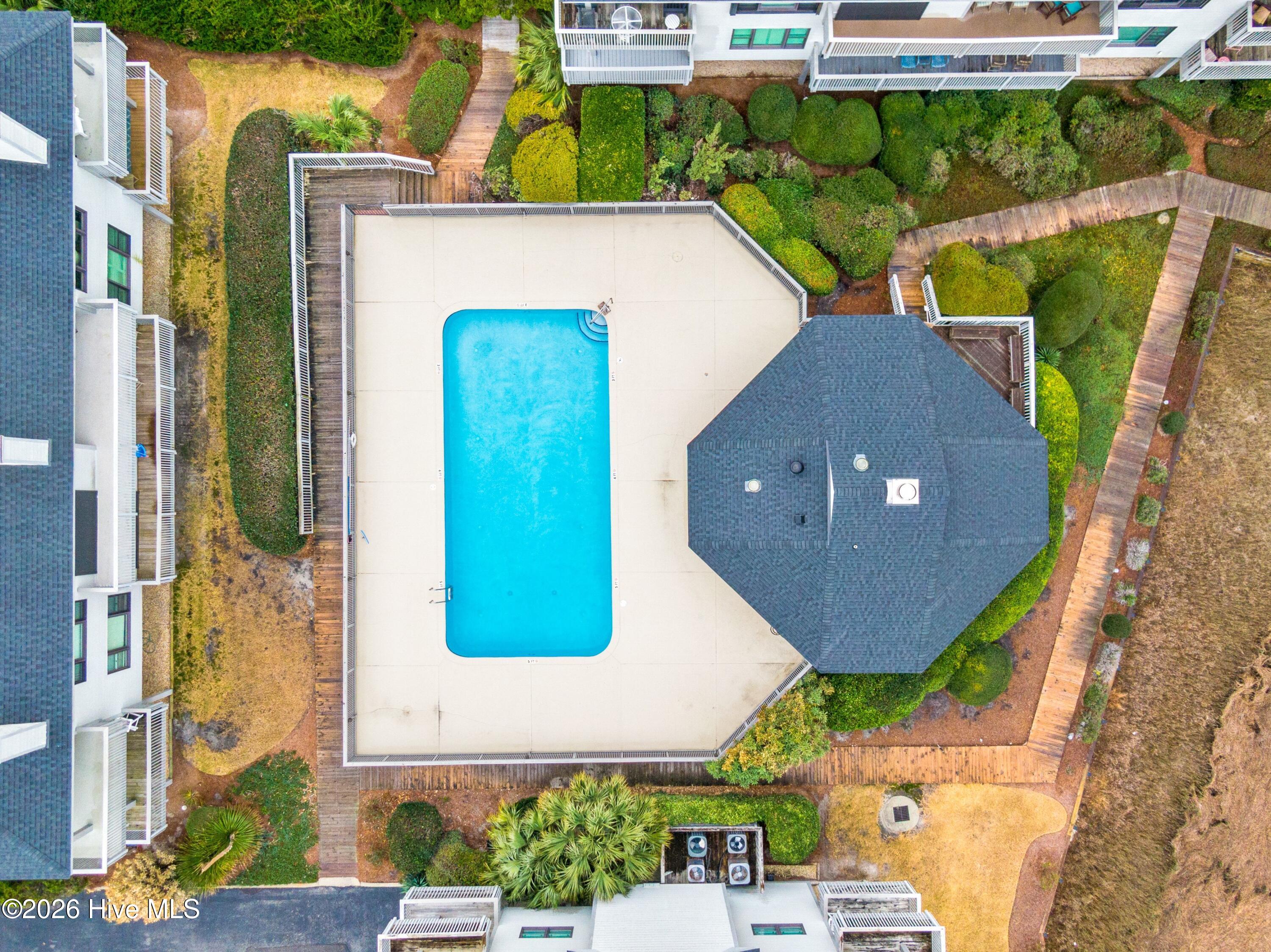 100549677 | Photo 49