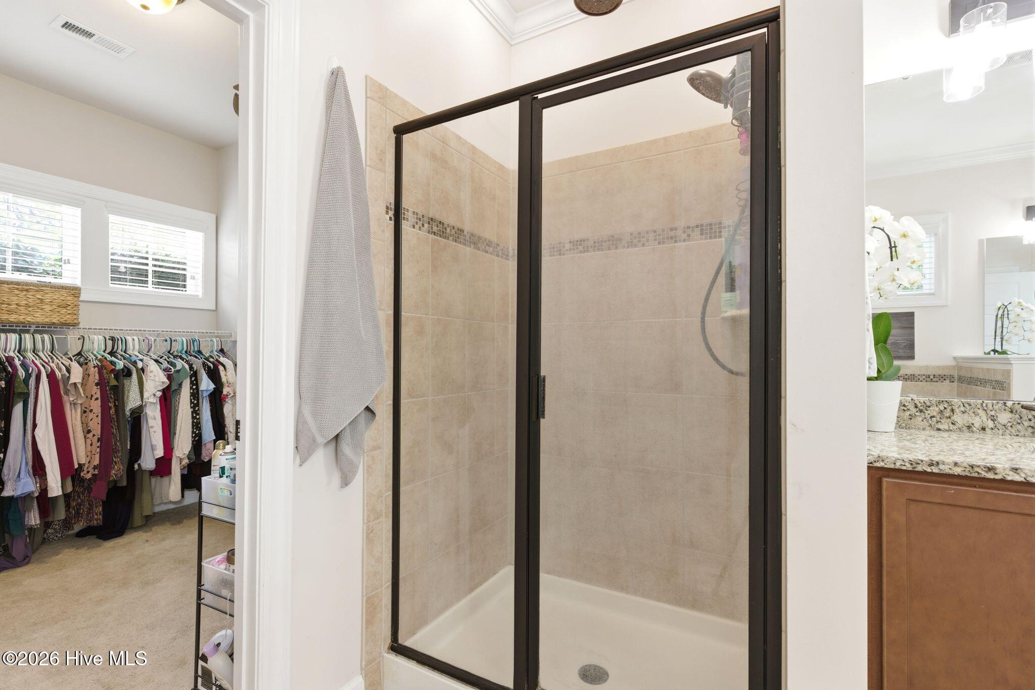 100563379 | Photo 29