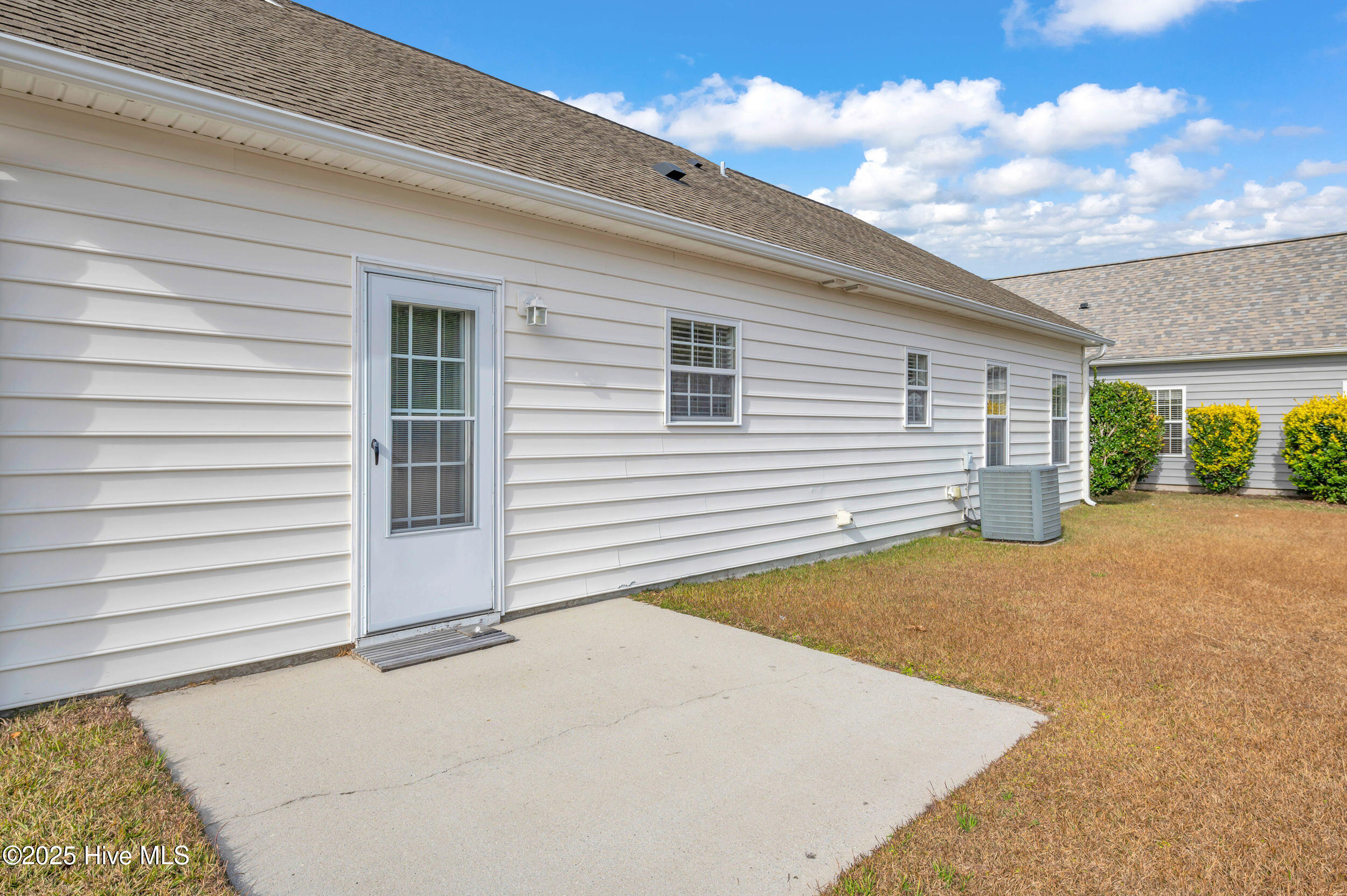 100545290 | Photo 13