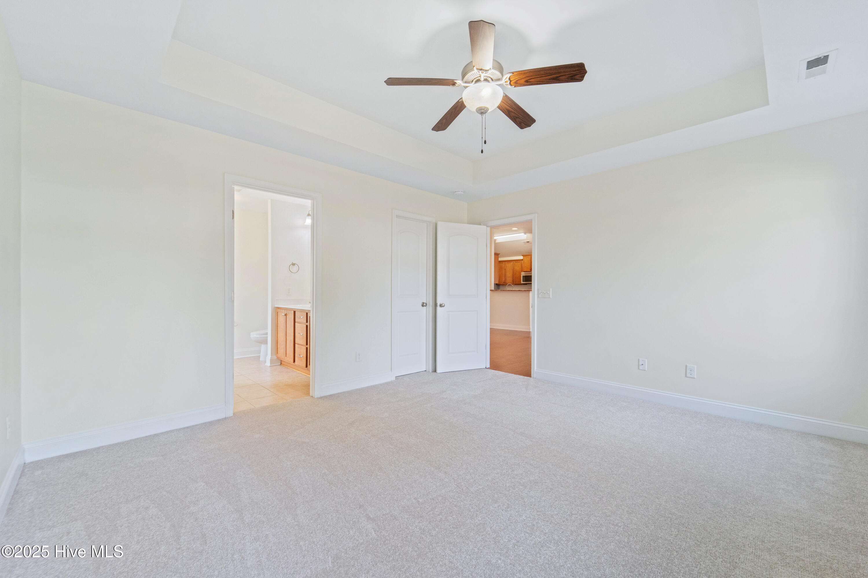 100544349 | Photo 22