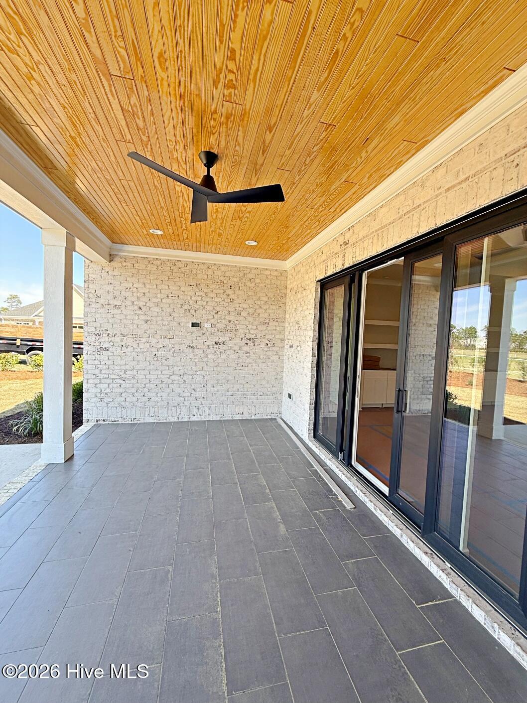 100537475 | Photo 47