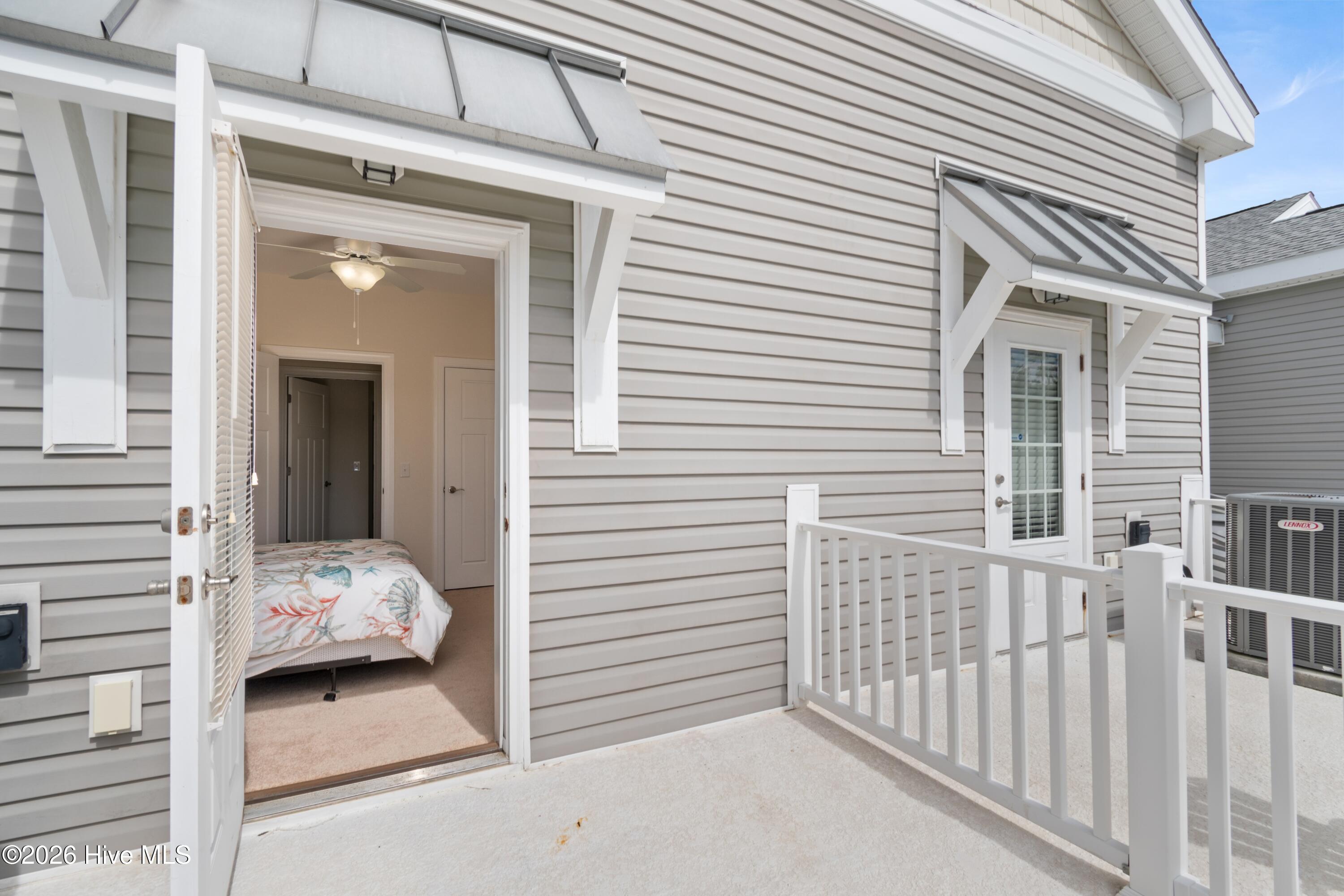 100561934 | Photo 32