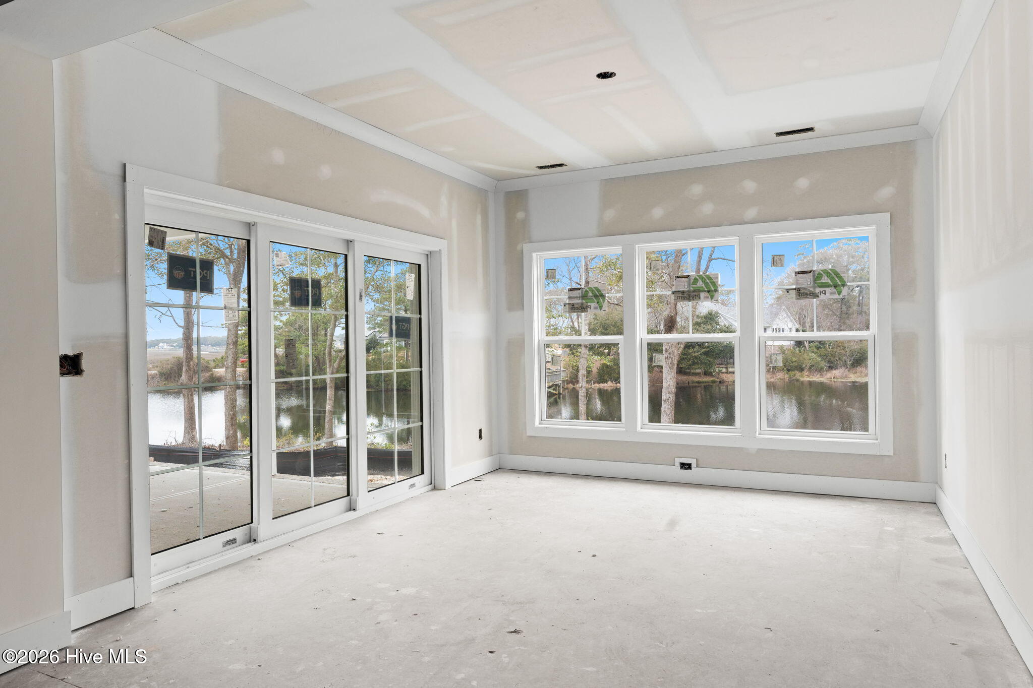 100557802 | Photo 10