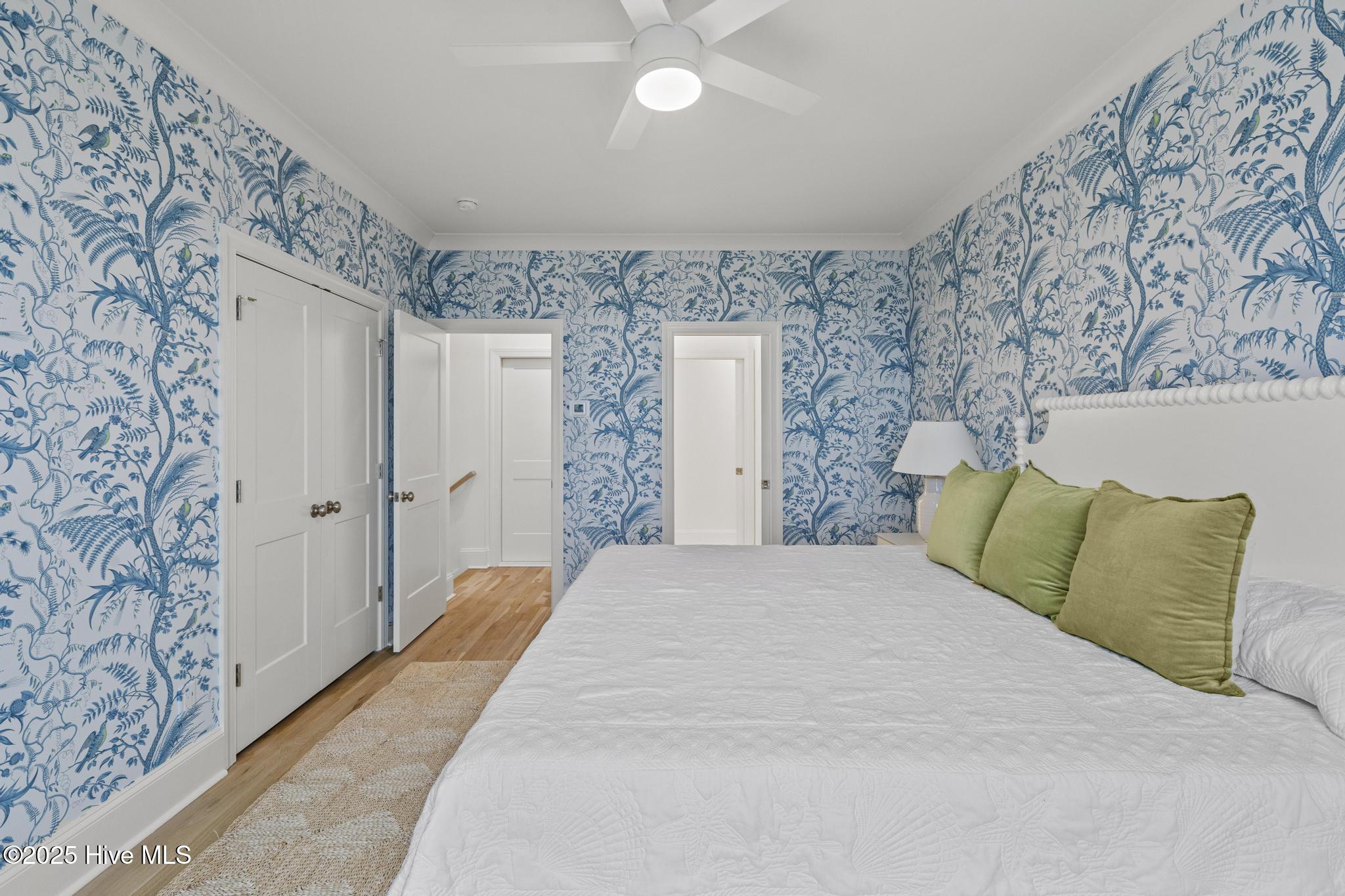 100565849 | Photo 56