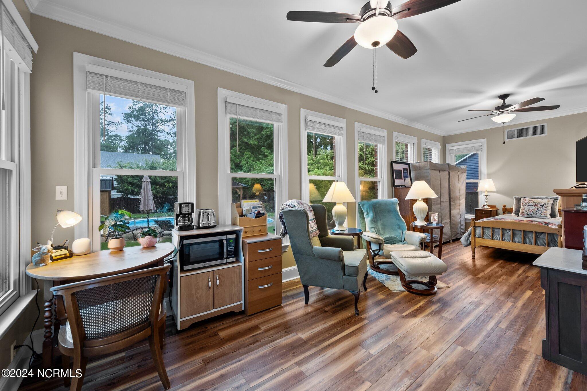 100528351 | Photo 33