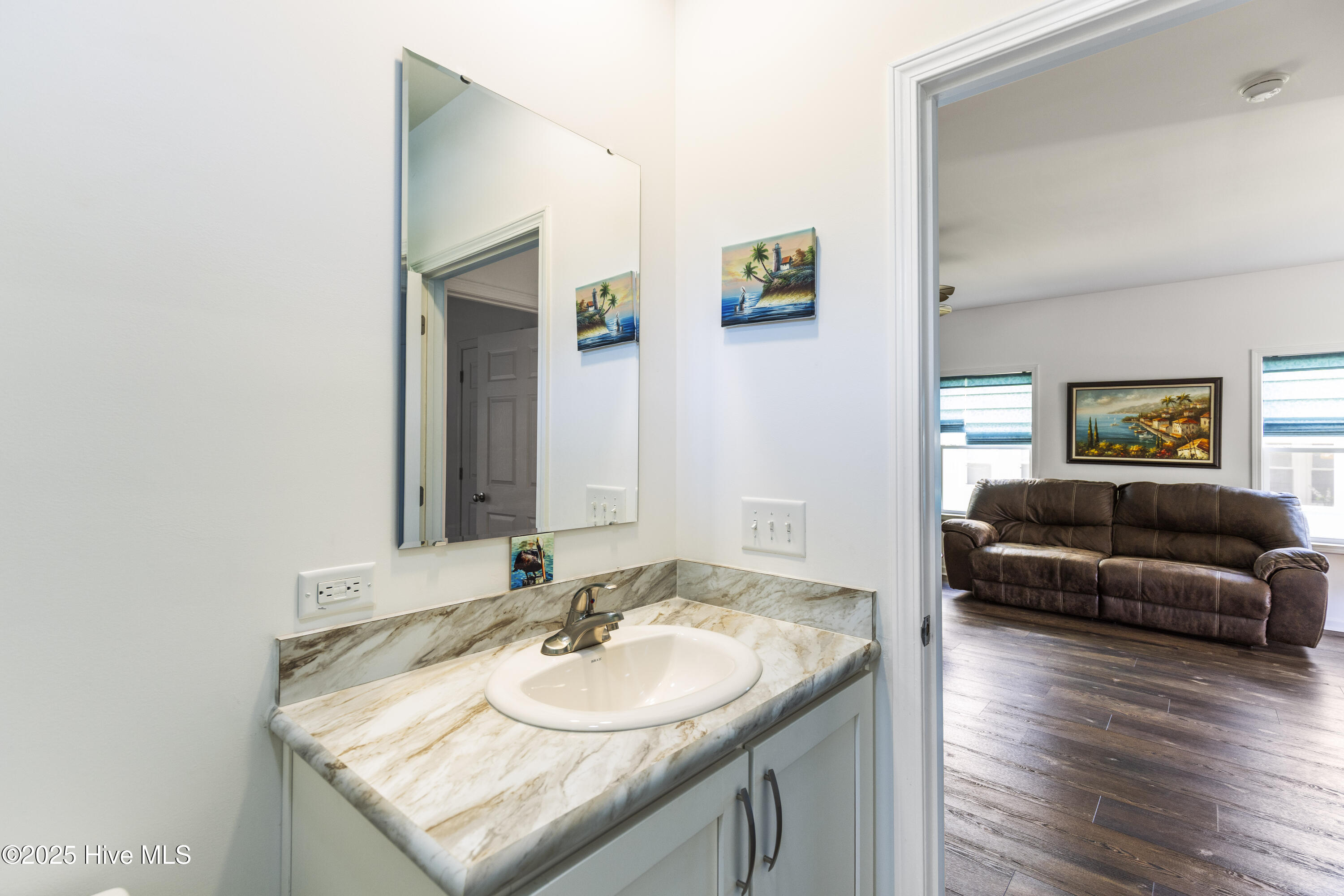 100531794 | Photo 31