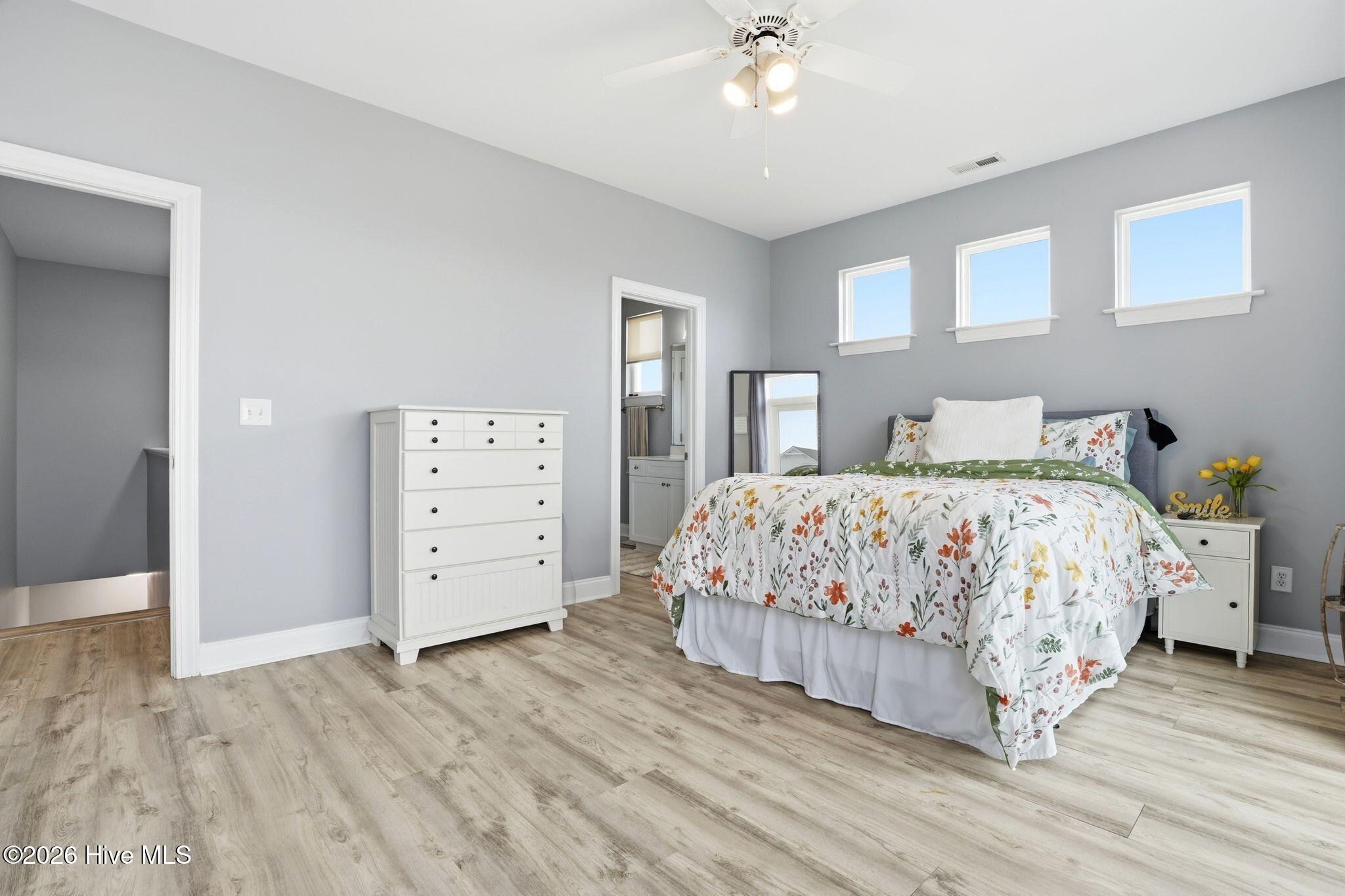 100558229 | Photo 34