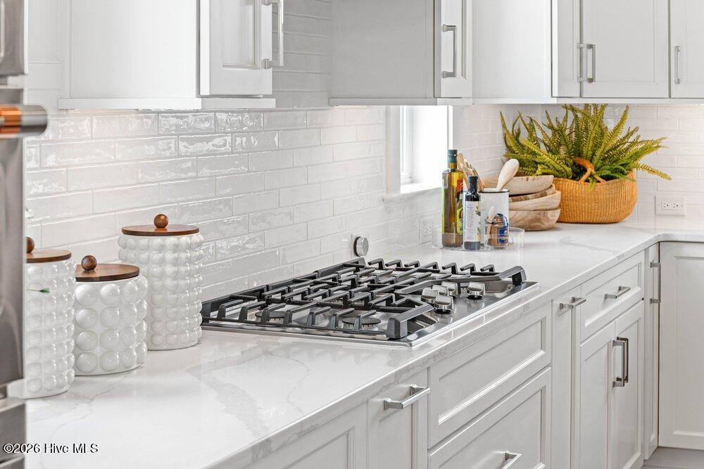 100568013 | Photo 15