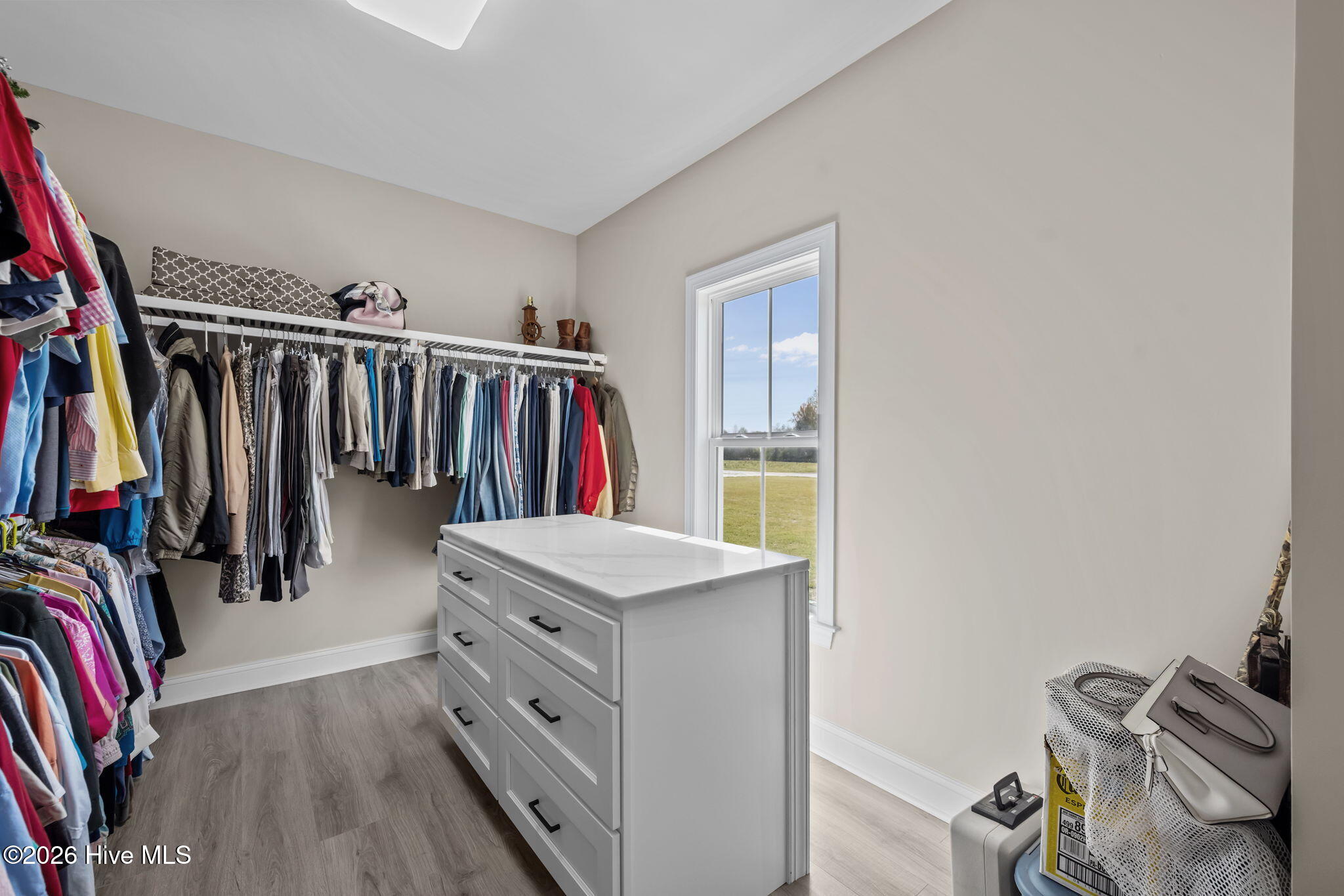 100564402 | Photo 32