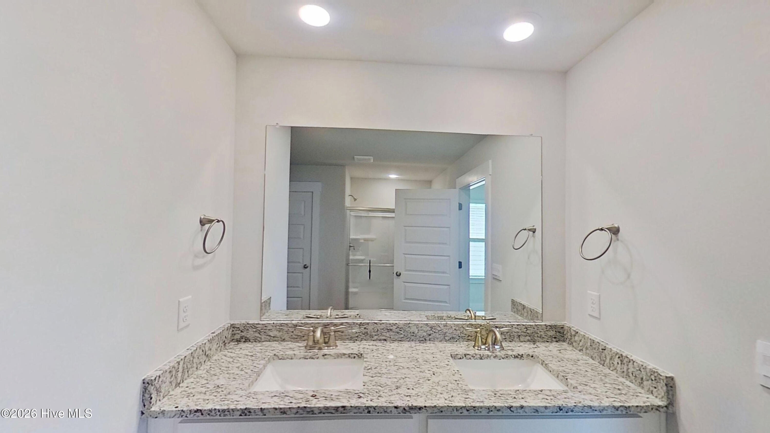 100553960 | Photo 13