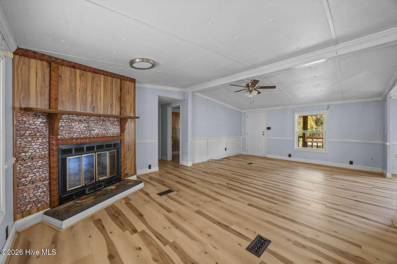 100550167 | Photo 10