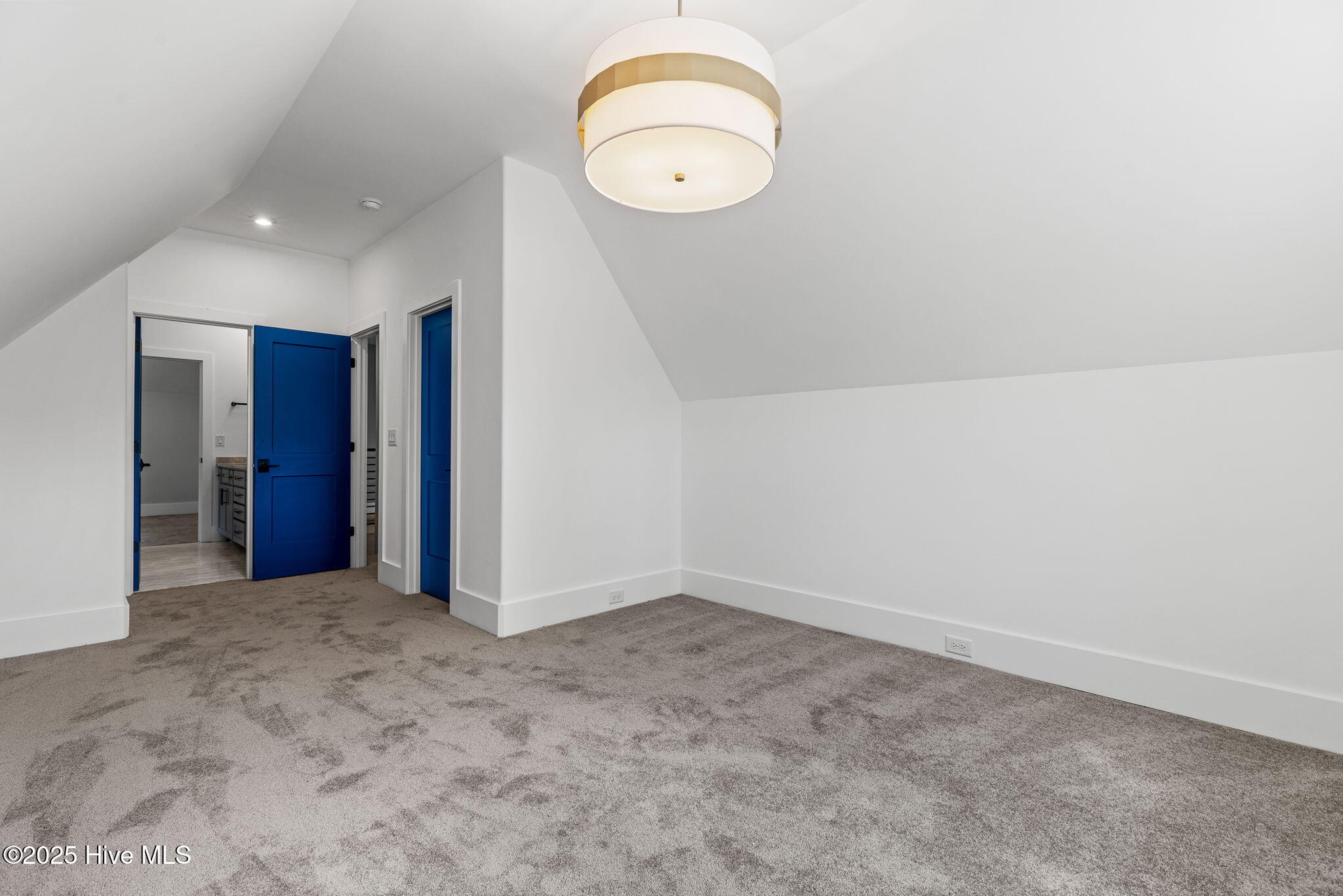 100522632 | Photo 69